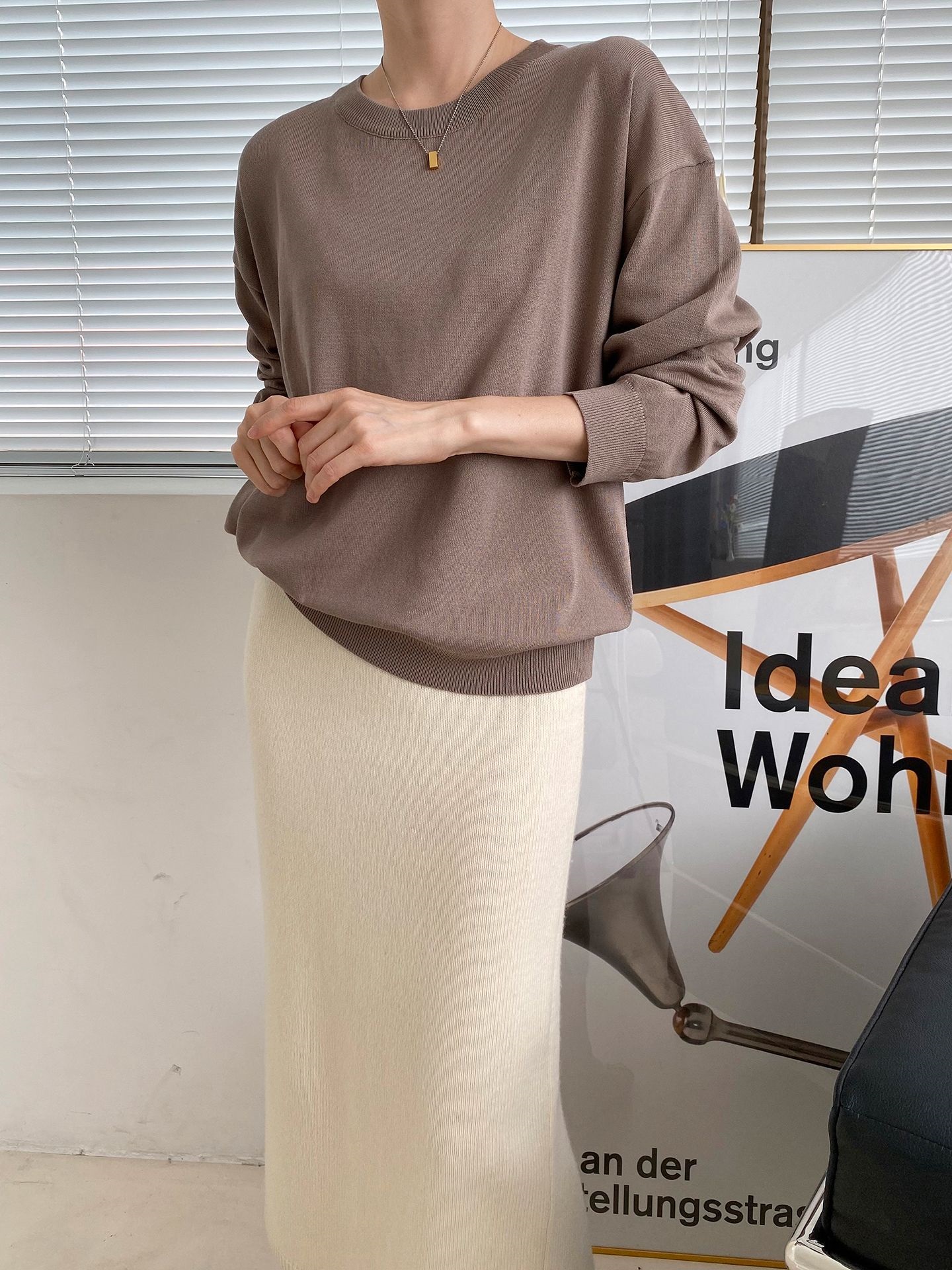 ラウンドネックルーズ長袖ドロップショルダー無地ニット | 詳細画像29