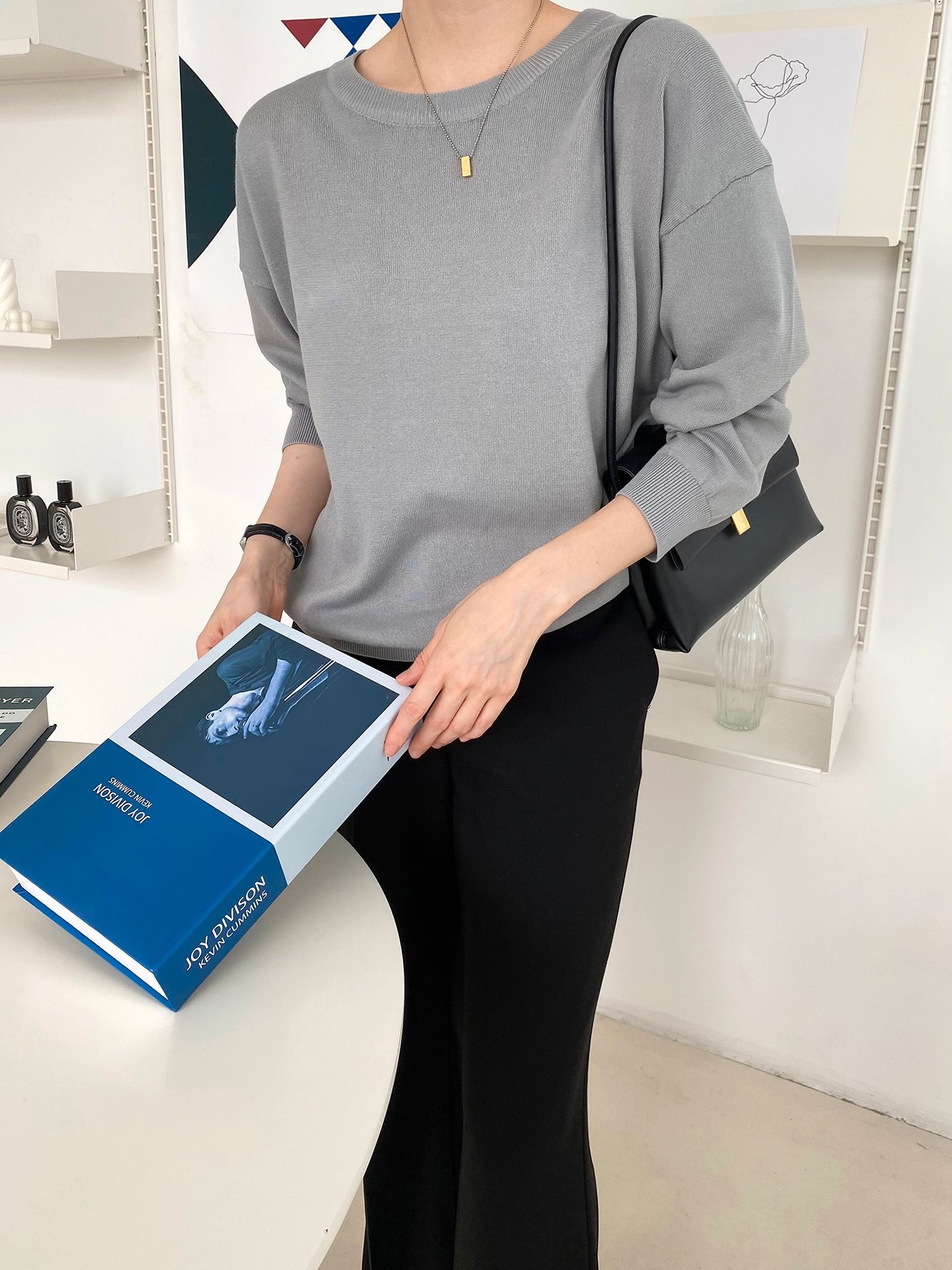 ラウンドネックルーズ長袖ドロップショルダー無地ニット | 詳細画像36