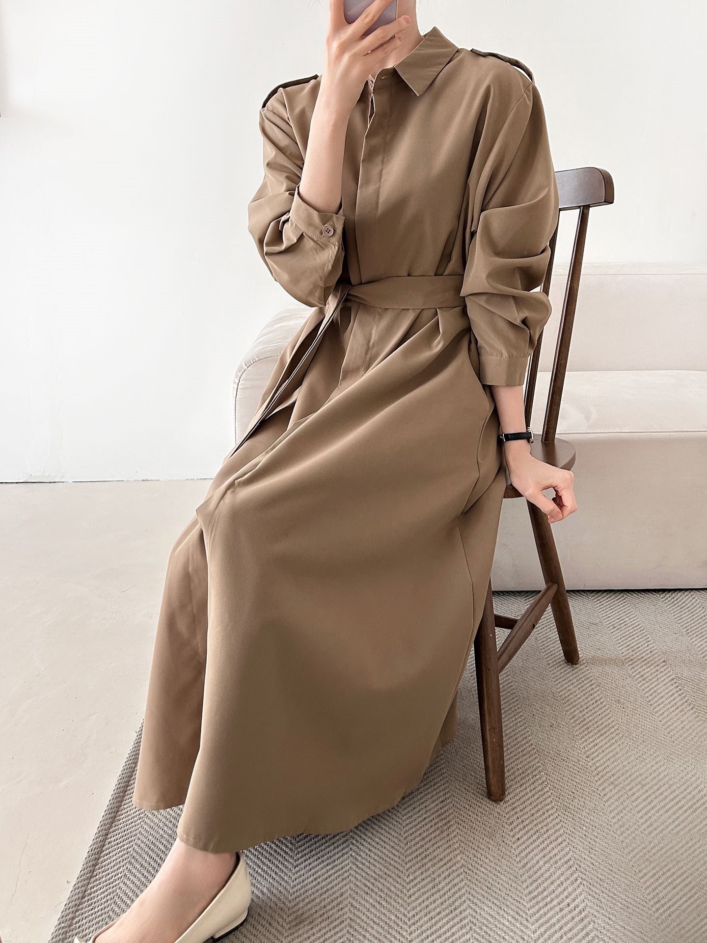 カラーピンタックロングルーズ長袖ワンボタンボタンスリーブループ無地シャツワンピースストラップ付 | 詳細画像11