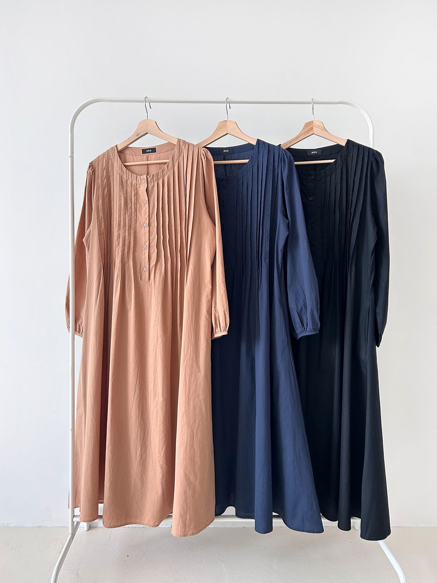 コットンボタンラウンドネックピンタックパフスリーブロングルーズ長袖フレア無地ワンピース | 詳細画像37