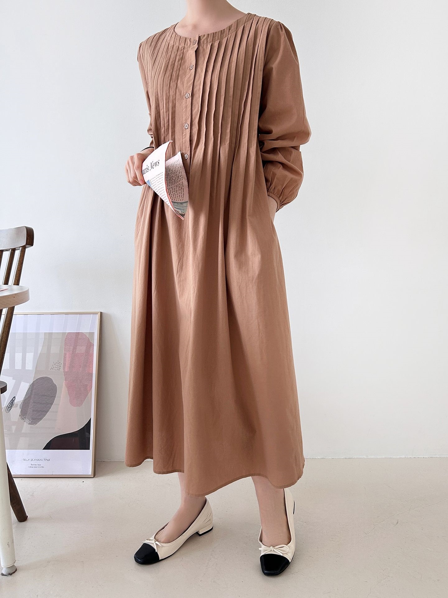 コットンボタンラウンドネックピンタックパフスリーブロングルーズ長袖フレア無地ワンピース | 詳細画像12