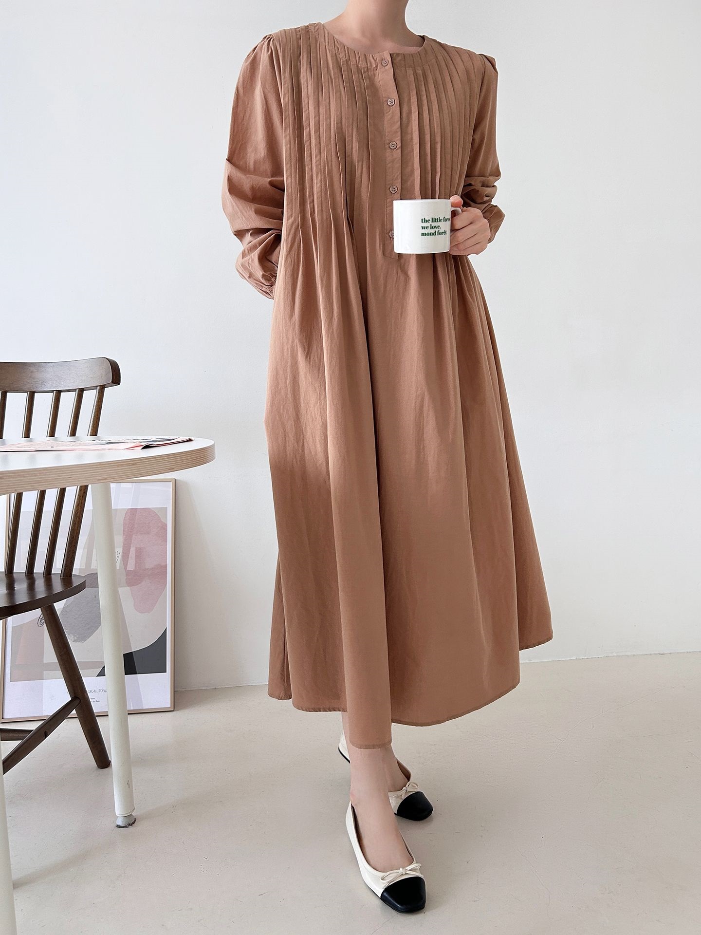 コットンボタンラウンドネックピンタックパフスリーブロングルーズ長袖フレア無地ワンピース | 詳細画像17