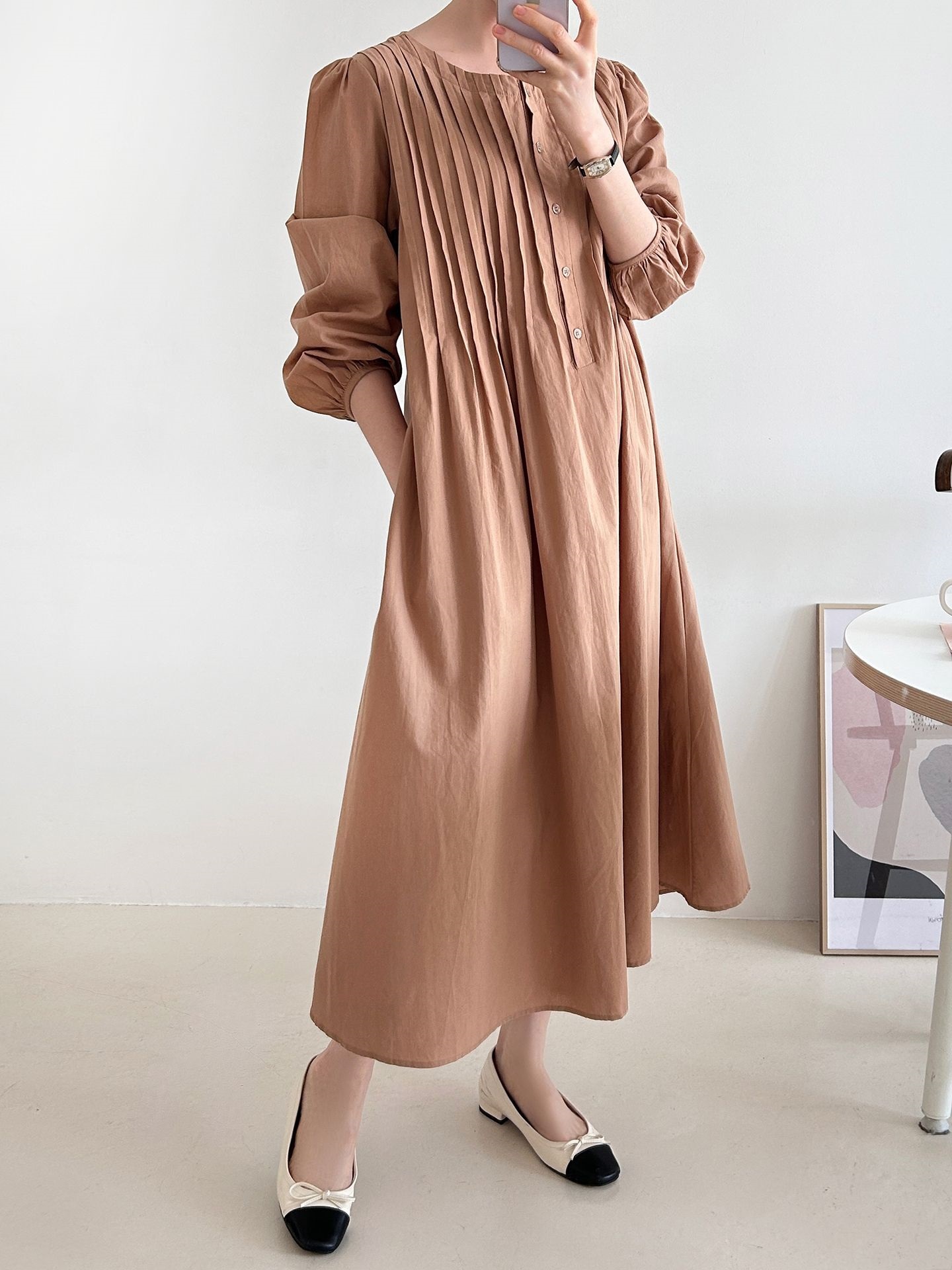 コットンボタンラウンドネックピンタックパフスリーブロングルーズ長袖フレア無地ワンピース | 詳細画像19