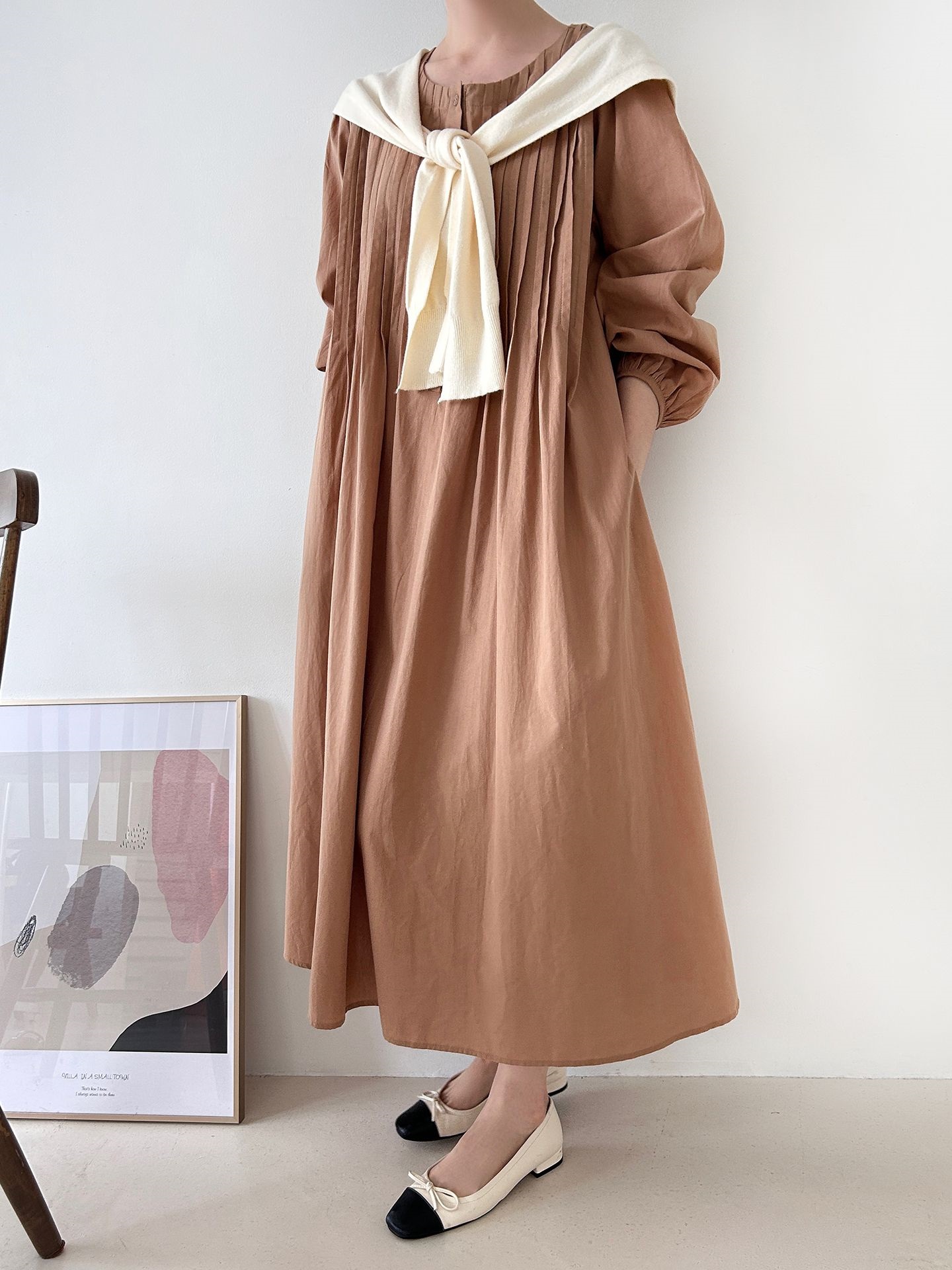 コットンボタンラウンドネックピンタックパフスリーブロングルーズ長袖フレア無地ワンピース | 詳細画像20