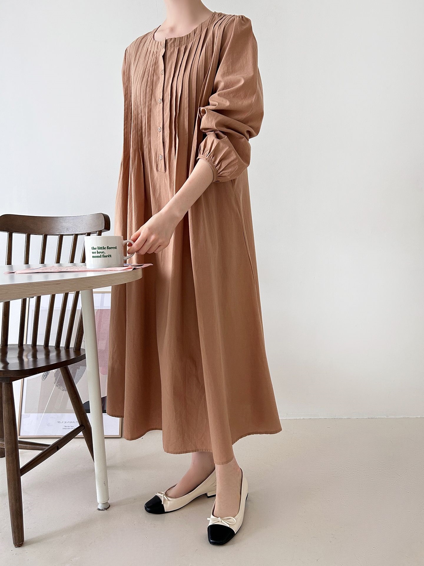 コットンボタンラウンドネックピンタックパフスリーブロングルーズ長袖フレア無地ワンピース | 詳細画像21