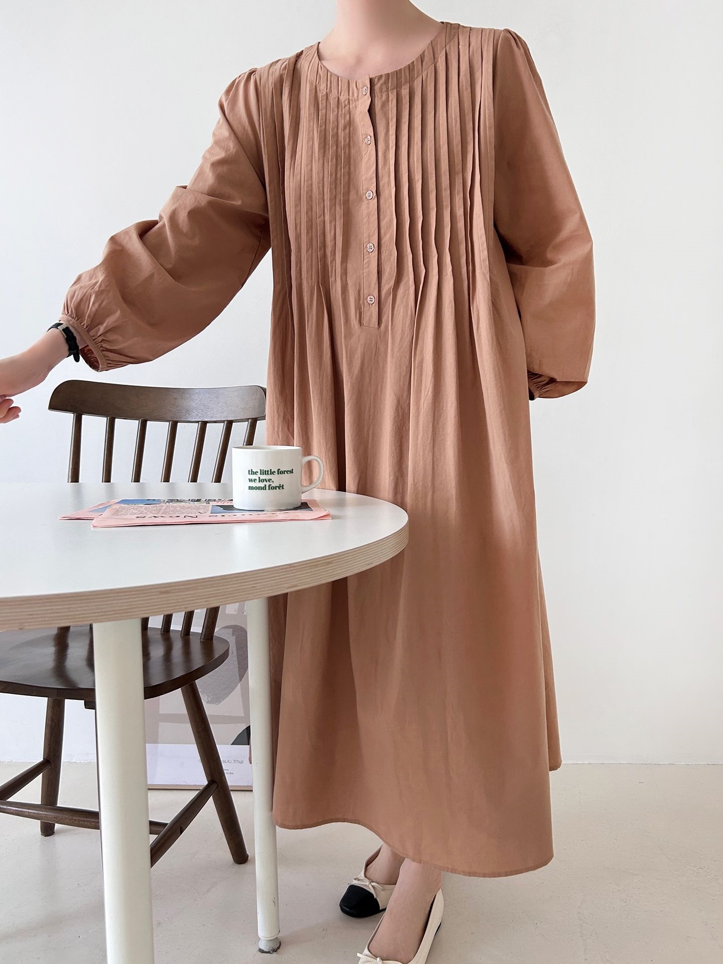 コットンボタンラウンドネックピンタックパフスリーブロングルーズ長袖フレア無地ワンピース | 詳細画像23