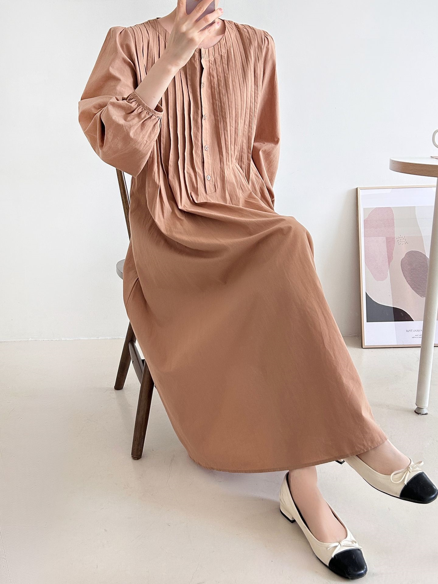 コットンボタンラウンドネックピンタックパフスリーブロングルーズ長袖フレア無地ワンピース | 詳細画像26