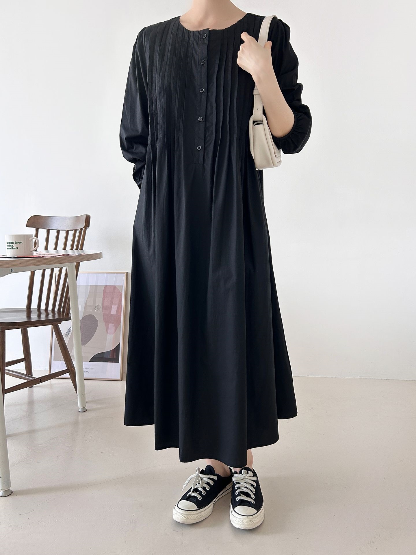コットンボタンラウンドネックピンタックパフスリーブロングルーズ長袖フレア無地ワンピース | 詳細画像31
