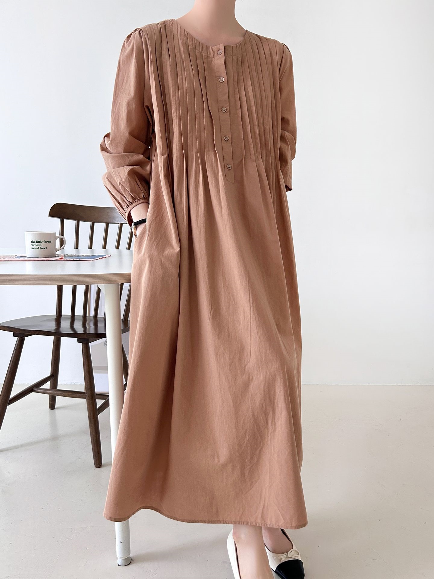 コットンボタンラウンドネックピンタックパフスリーブロングルーズ長袖フレア無地ワンピース | 詳細画像22