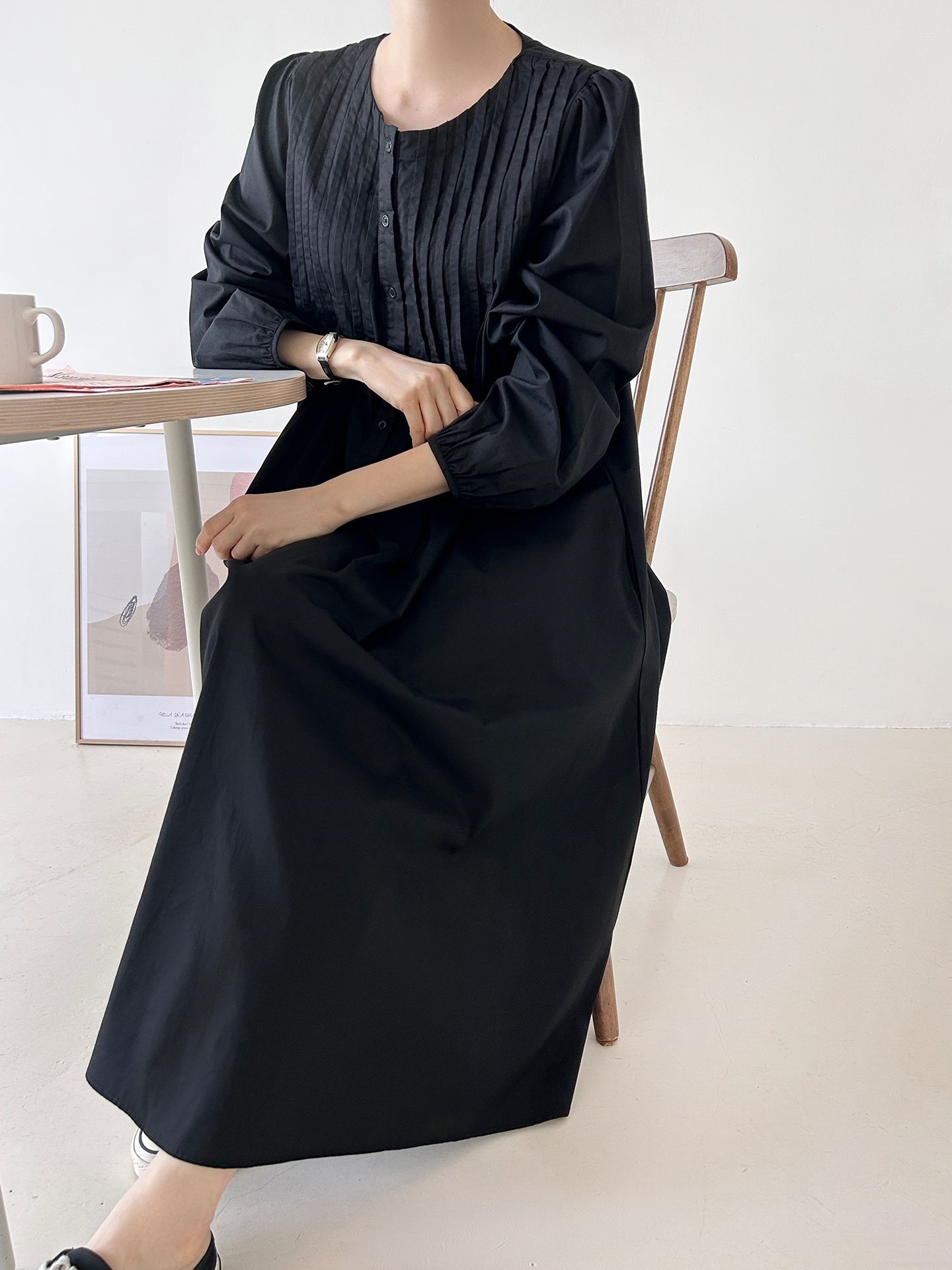 コットンボタンラウンドネックピンタックパフスリーブロングルーズ長袖フレア無地ワンピース | 詳細画像36