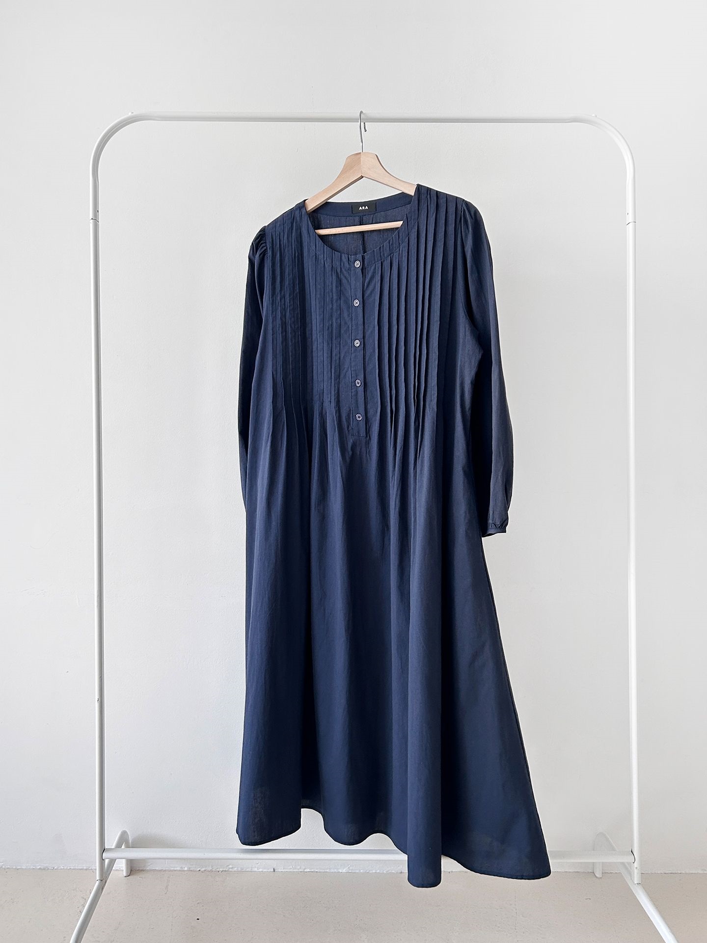 コットンボタンラウンドネックピンタックパフスリーブロングルーズ長袖フレア無地ワンピース | 詳細画像38