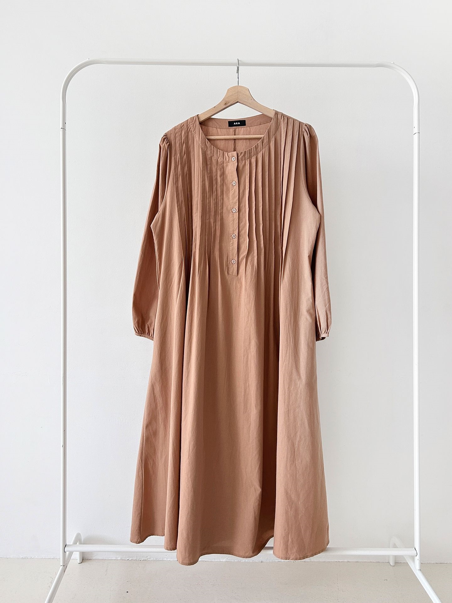 コットンボタンラウンドネックピンタックパフスリーブロングルーズ長袖フレア無地ワンピース | 詳細画像39