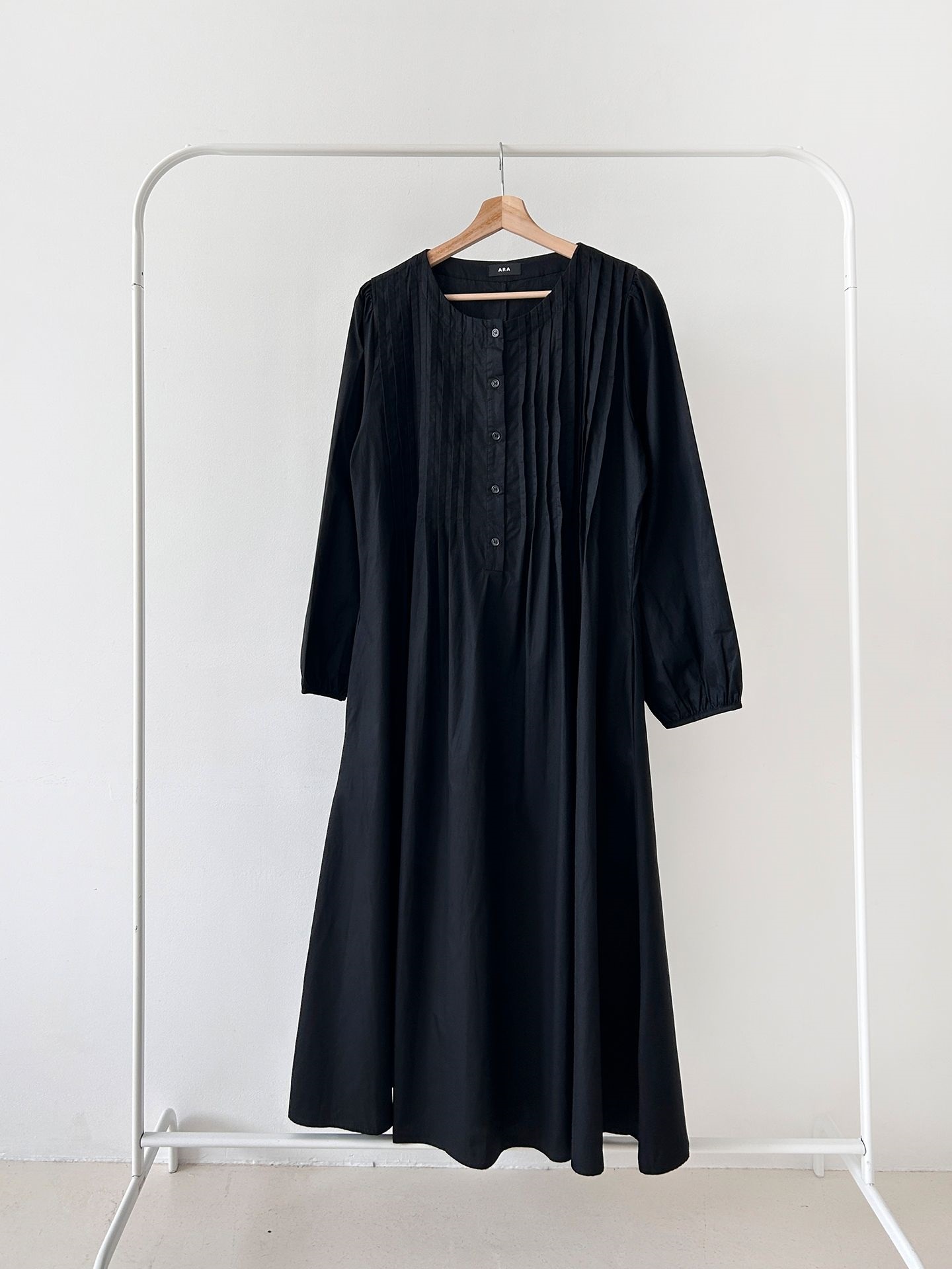 コットンボタンラウンドネックピンタックパフスリーブロングルーズ長袖フレア無地ワンピース | 詳細画像40