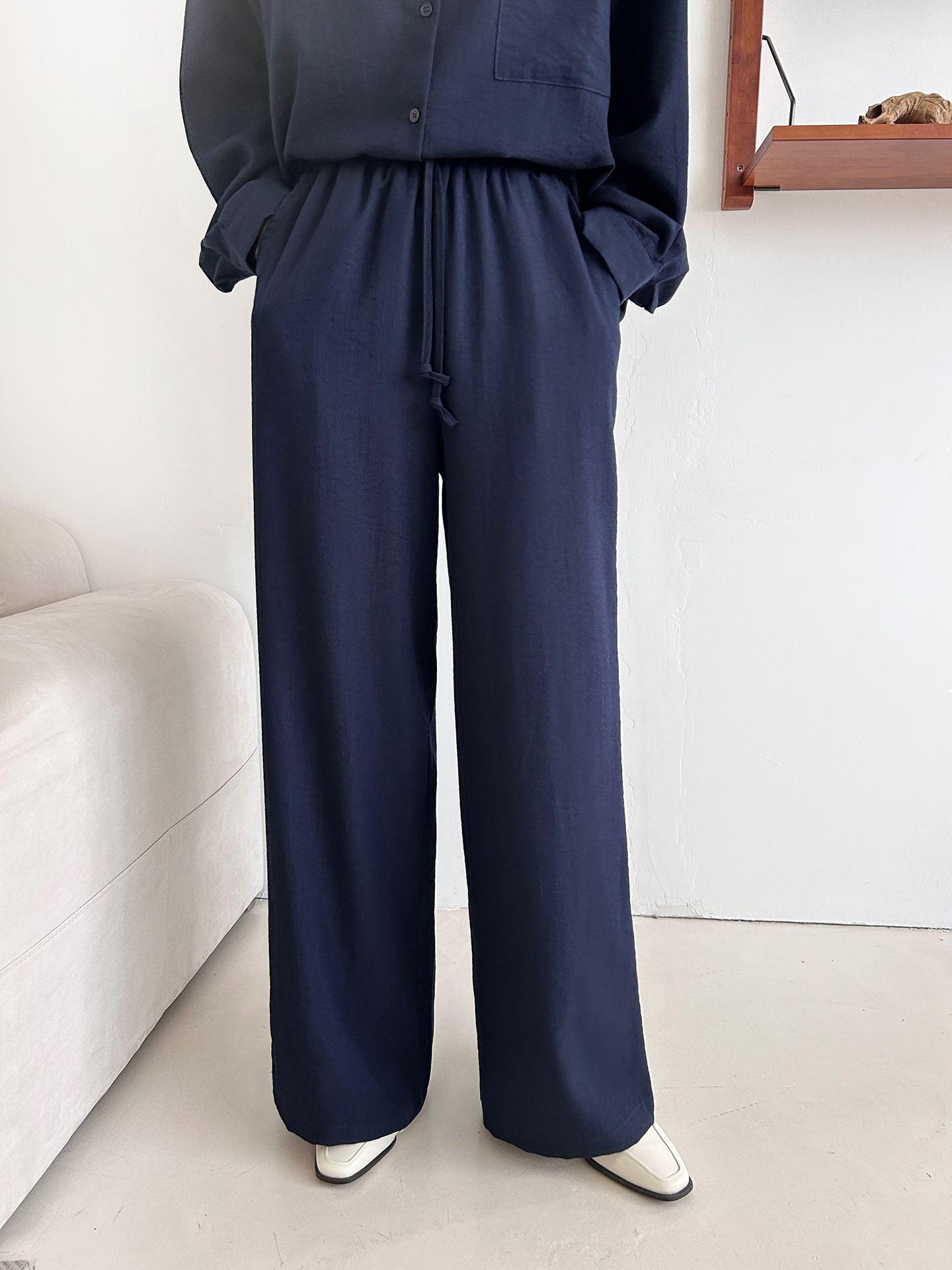 カラードローストリングウエストゴムオーバーサイズロングルーズワンポケットストレートワイドボタンスリーブドロップショルダー無地パンツ | 詳細画像10