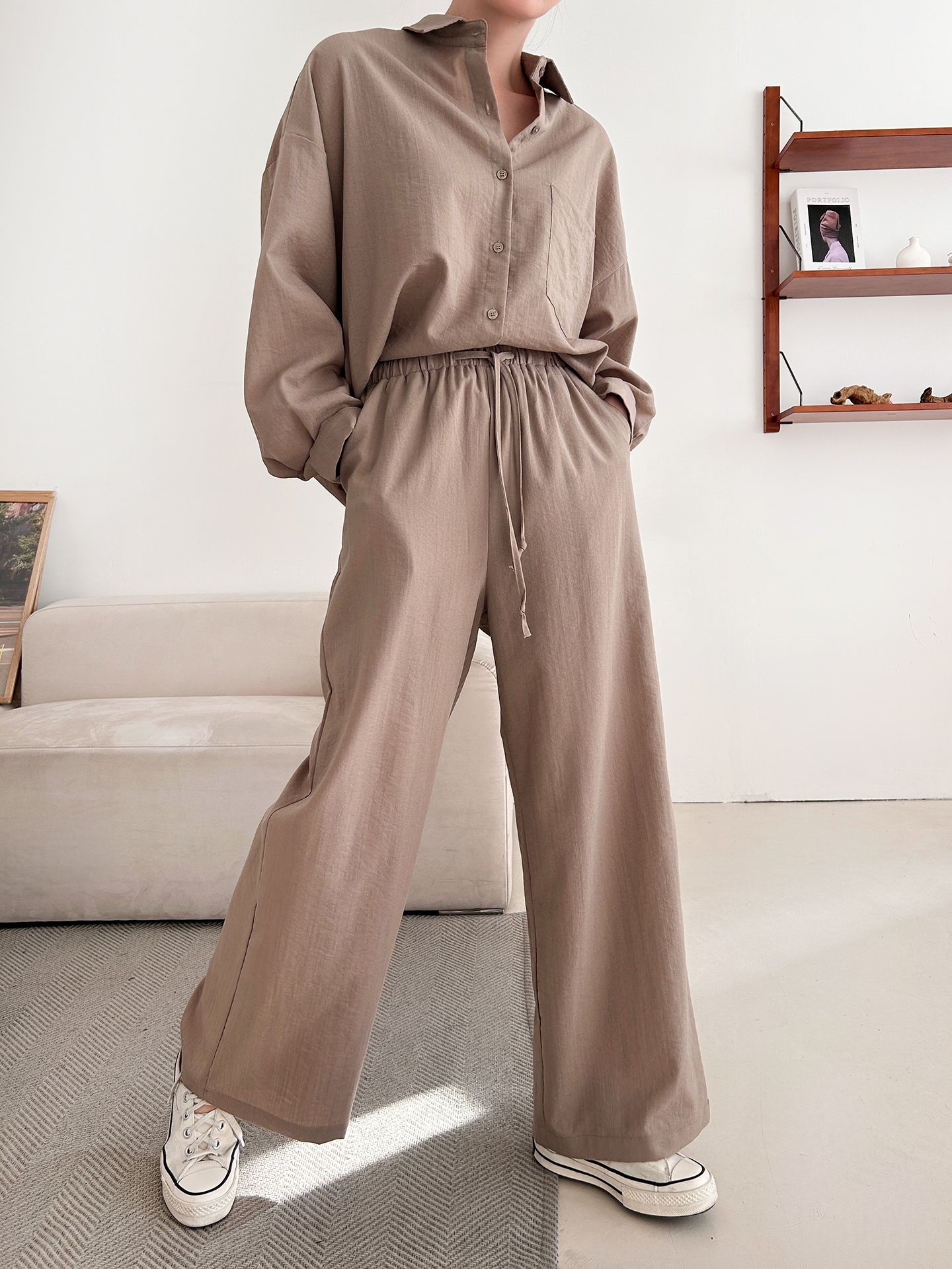 カラードローストリングウエストゴムオーバーサイズロングルーズワンポケットストレートワイドボタンスリーブドロップショルダー無地パンツ | 詳細画像14