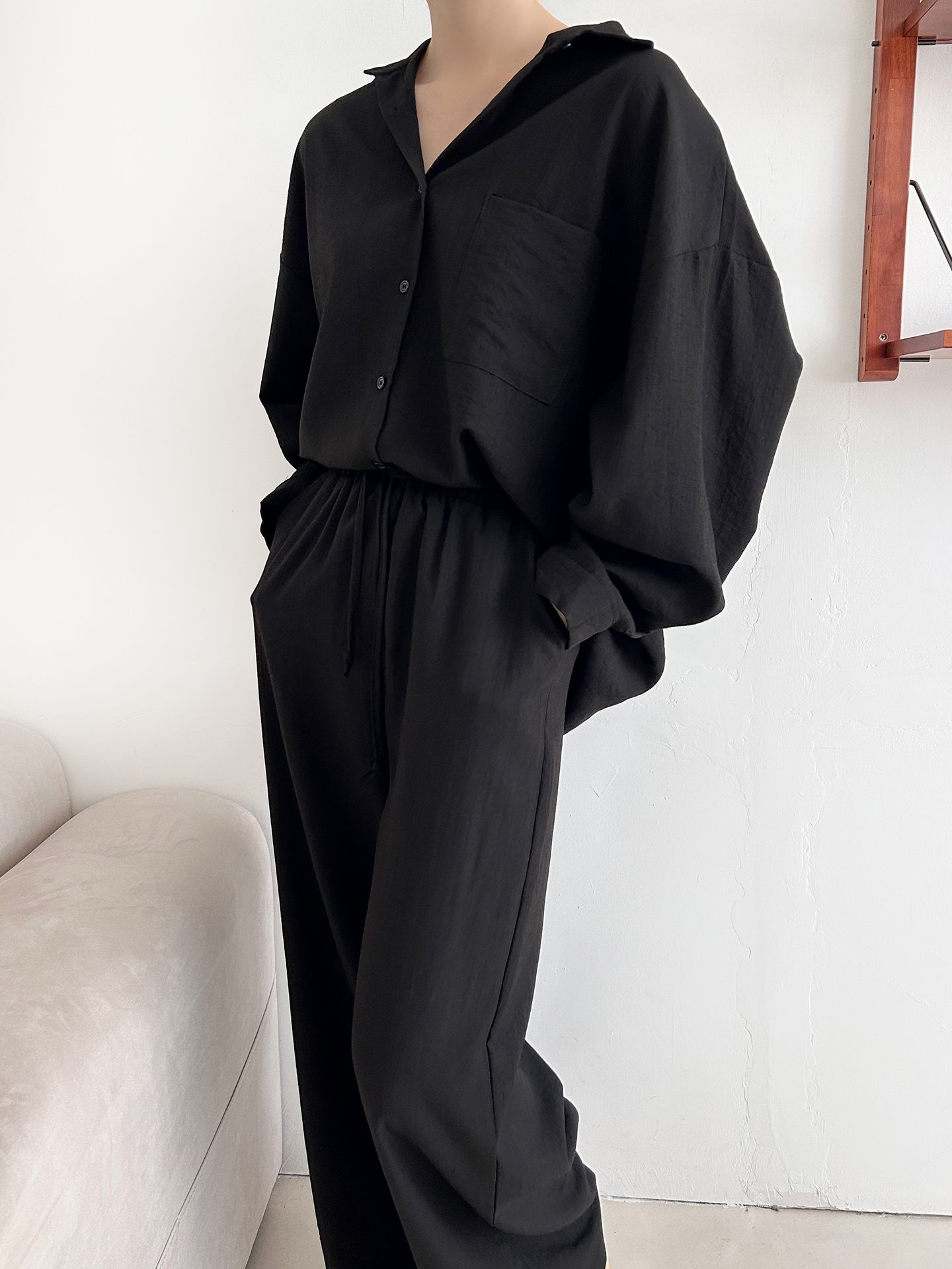 カラードローストリングウエストゴムオーバーサイズロングルーズワンポケットストレートワイドボタンスリーブドロップショルダー無地パンツ | 詳細画像30