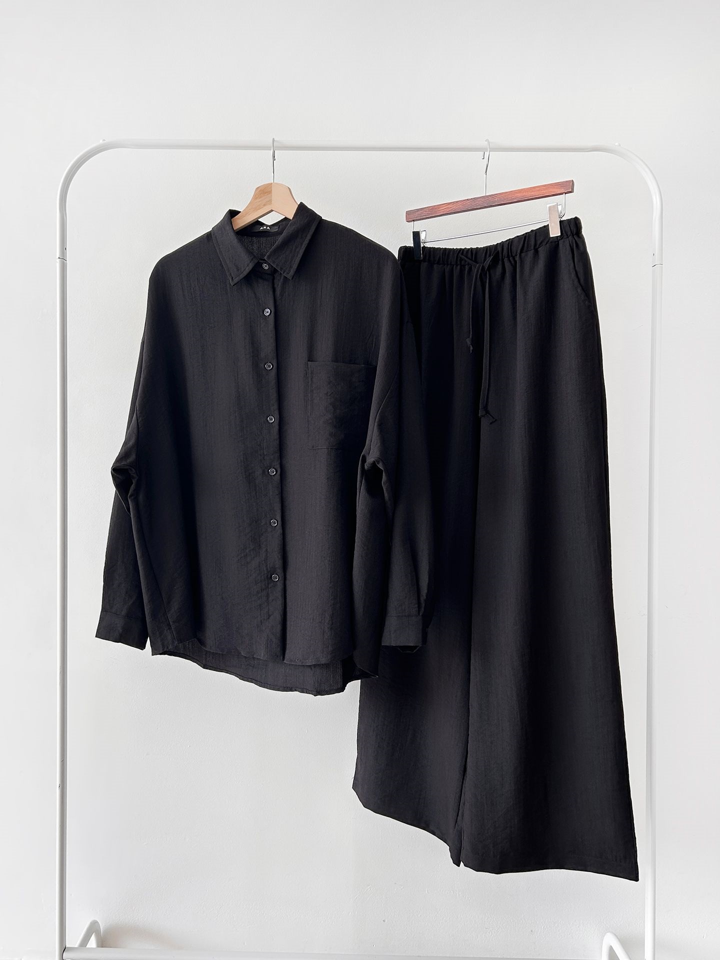 カラードローストリングウエストゴムオーバーサイズロングルーズワンポケットストレートワイドボタンスリーブドロップショルダー無地パンツ | 詳細画像36