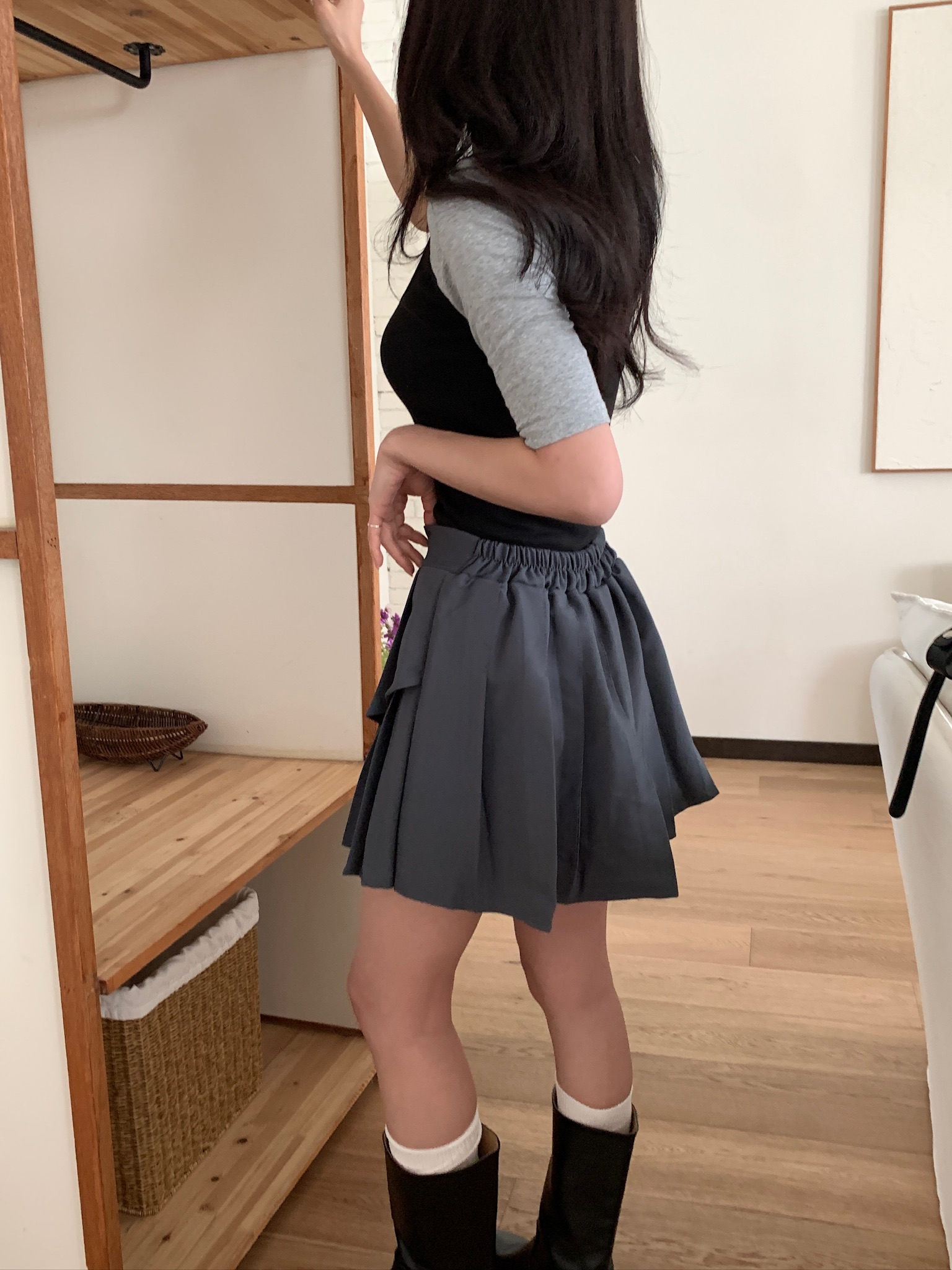 プリーツバックゴムアンバランスAラインミニ無地スカート | 詳細画像8