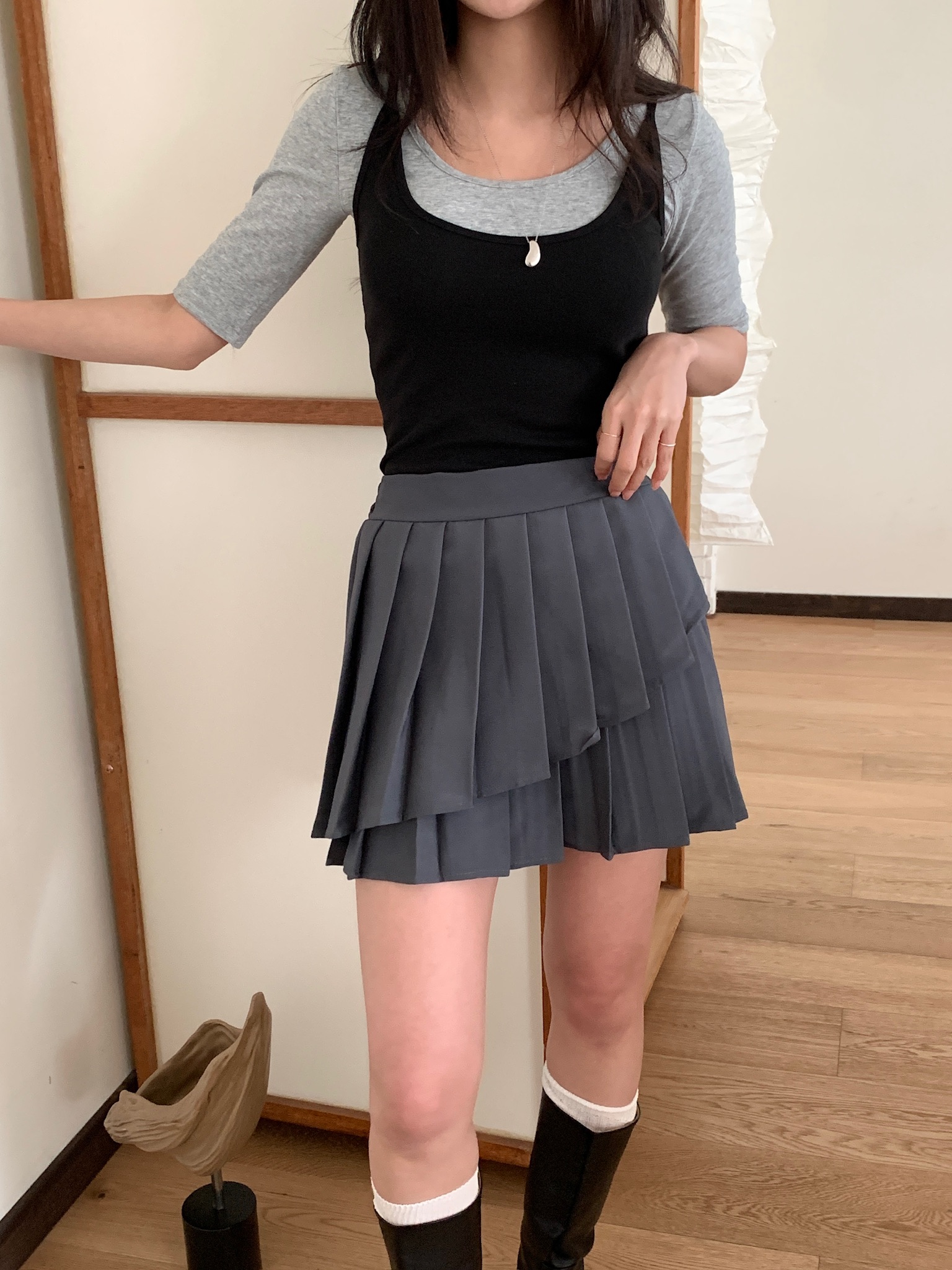 プリーツバックゴムアンバランスAラインミニ無地スカート | 詳細画像18