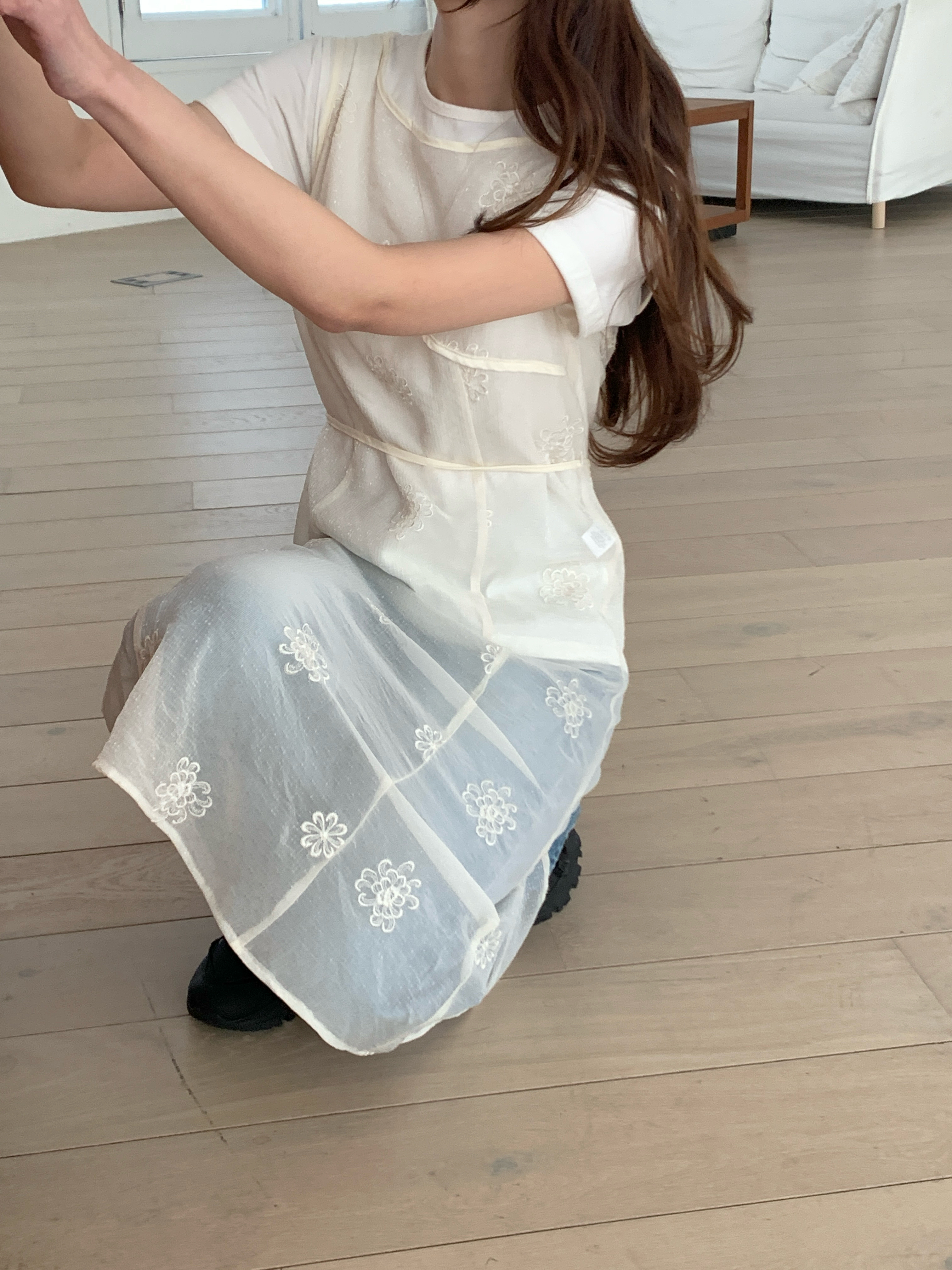 シースルーストラップラウンドネックスリットルーズHライン(ロング丈)刺繍ノースリワンピース | 詳細画像6