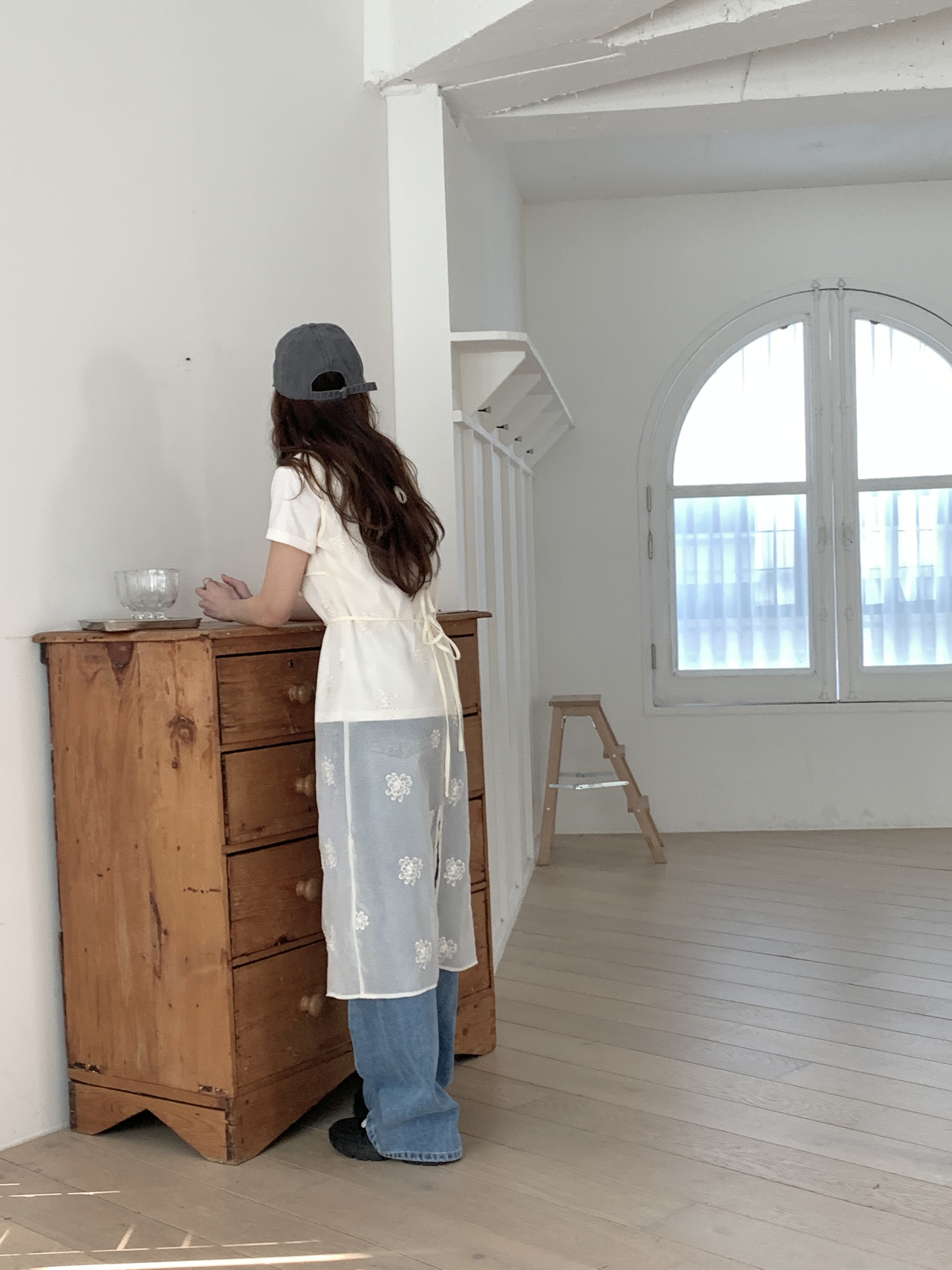 シースルーストラップラウンドネックスリットルーズHライン(ロング丈)刺繍ノースリワンピース | 詳細画像16