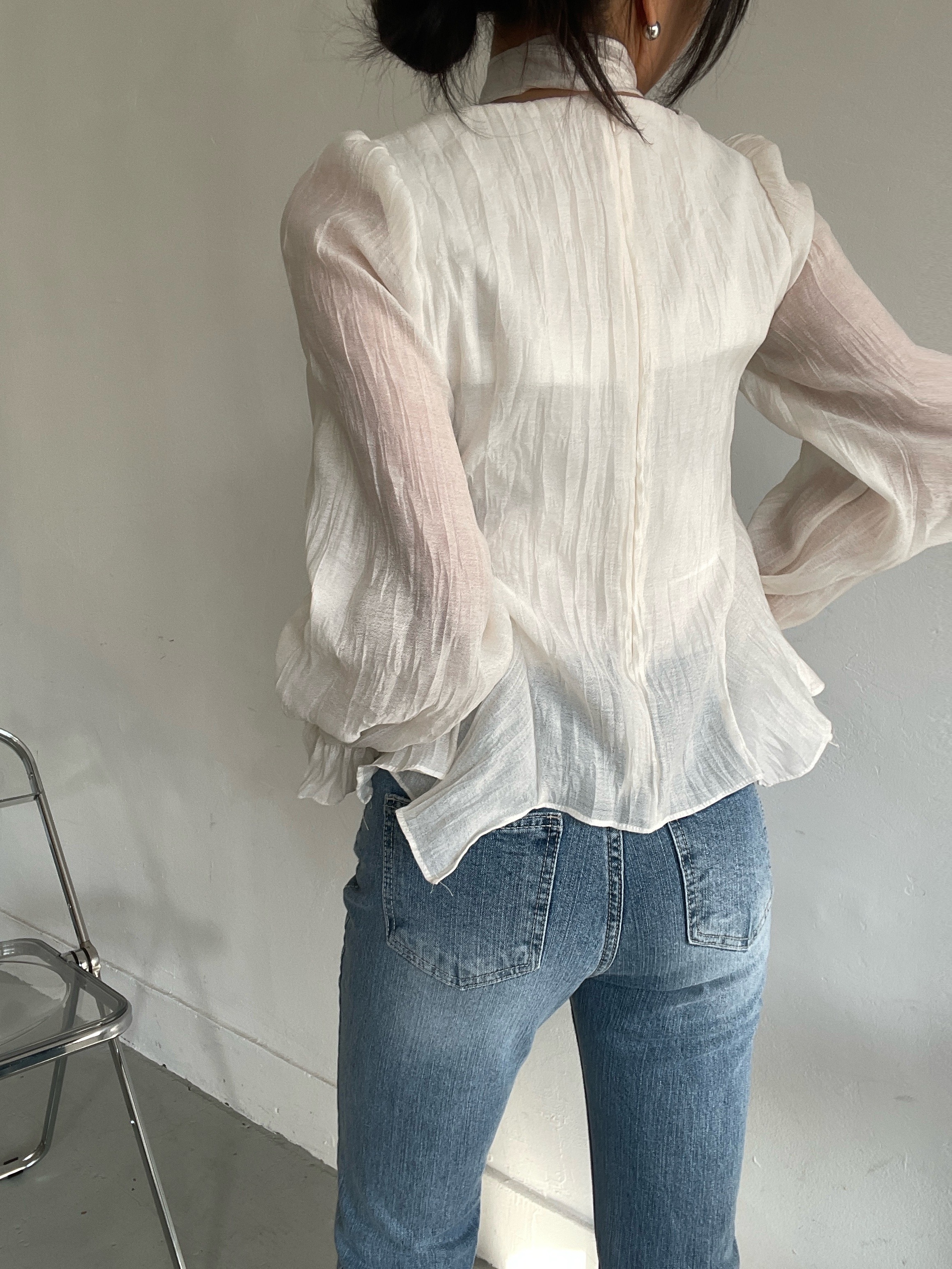 ハートネックシャーリングリンクルパフスリーブクロップドベルスリーブルーズアンバランス長袖無地ブラウス | 詳細画像4