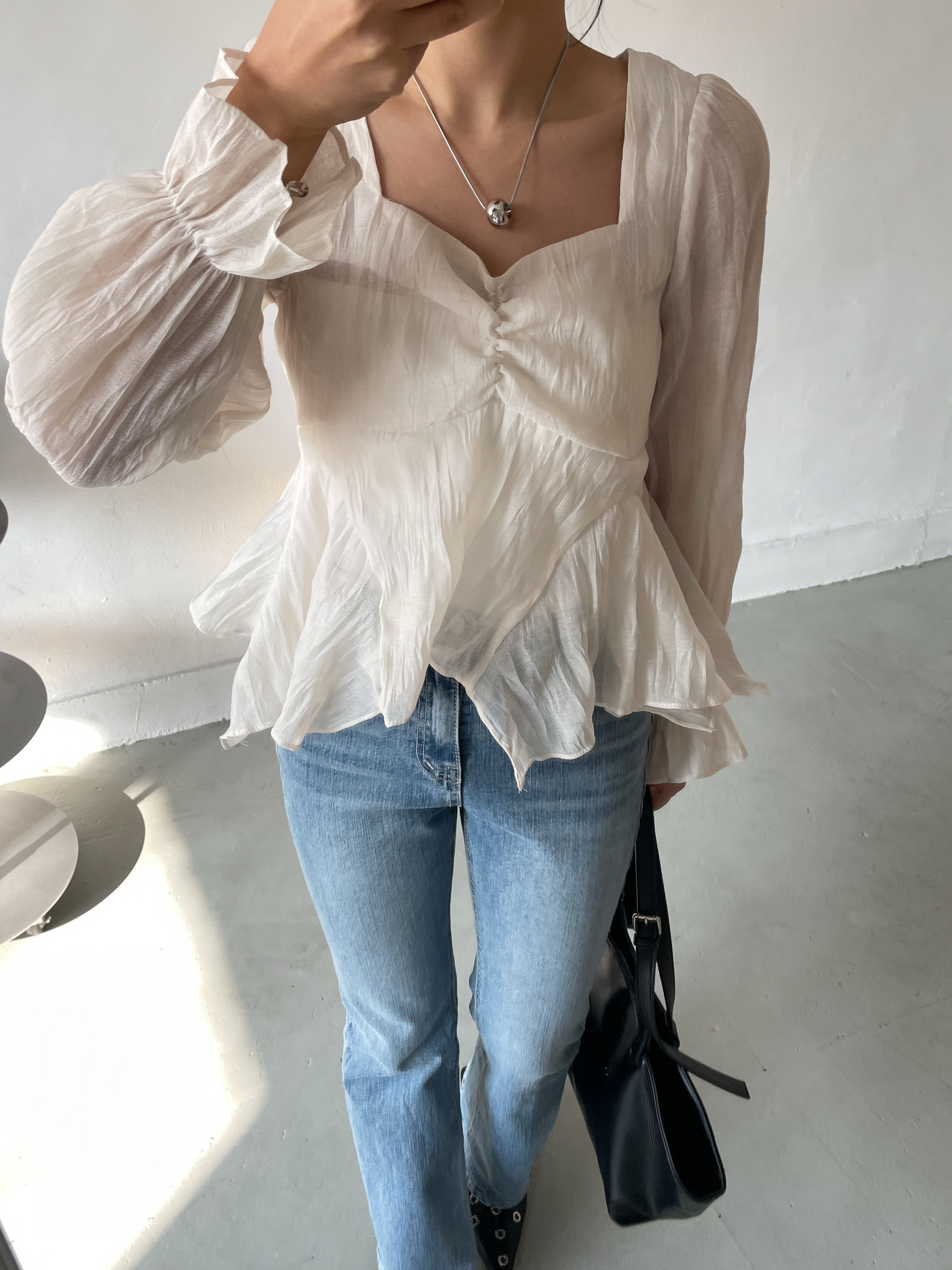 ハートネックシャーリングリンクルパフスリーブクロップドベルスリーブルーズアンバランス長袖無地ブラウス | 詳細画像12