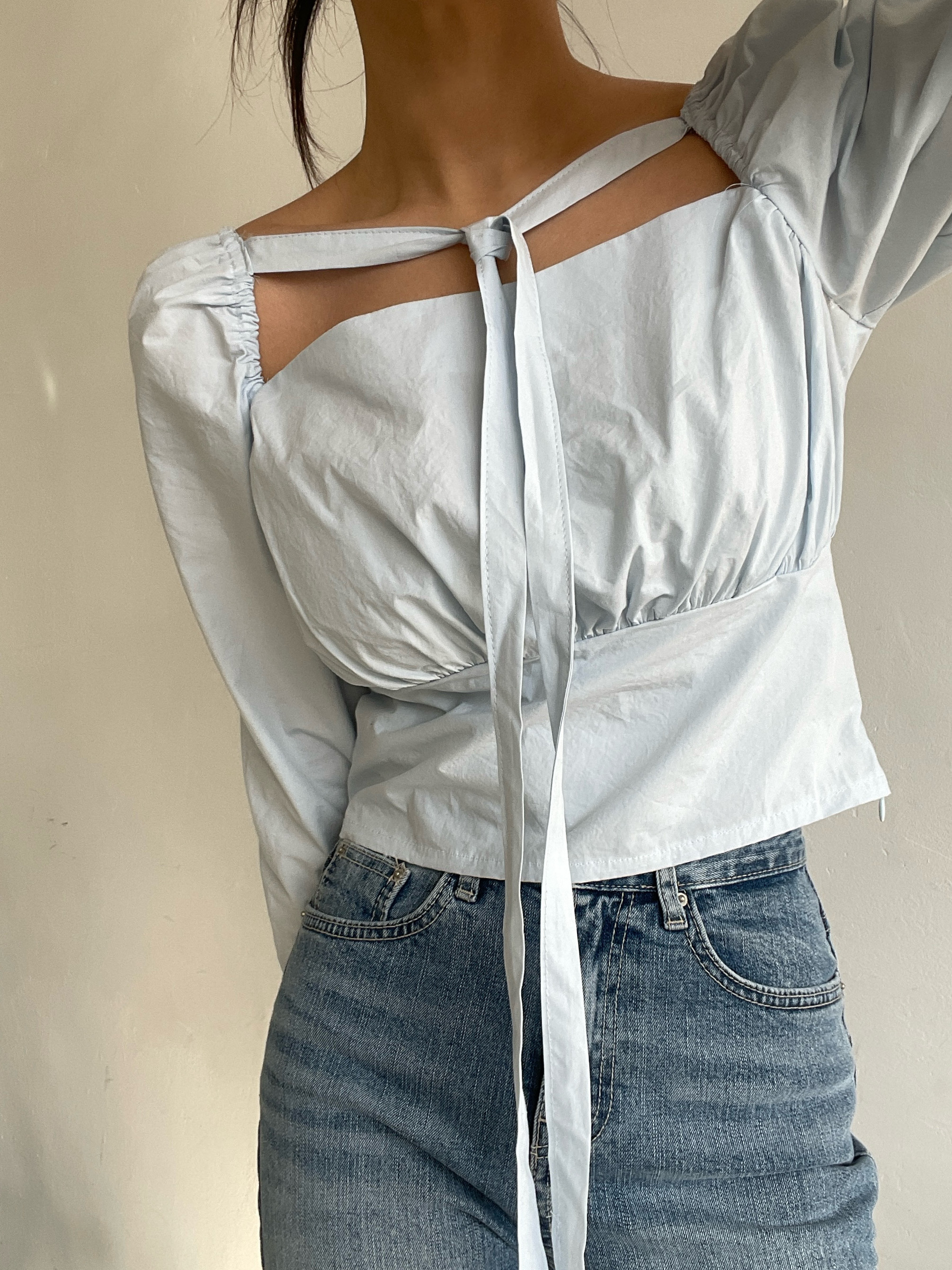 コットンストラップスクエアネックシャーリングスリットパフスリーブクロップド長袖無地ブラウス | 詳細画像5