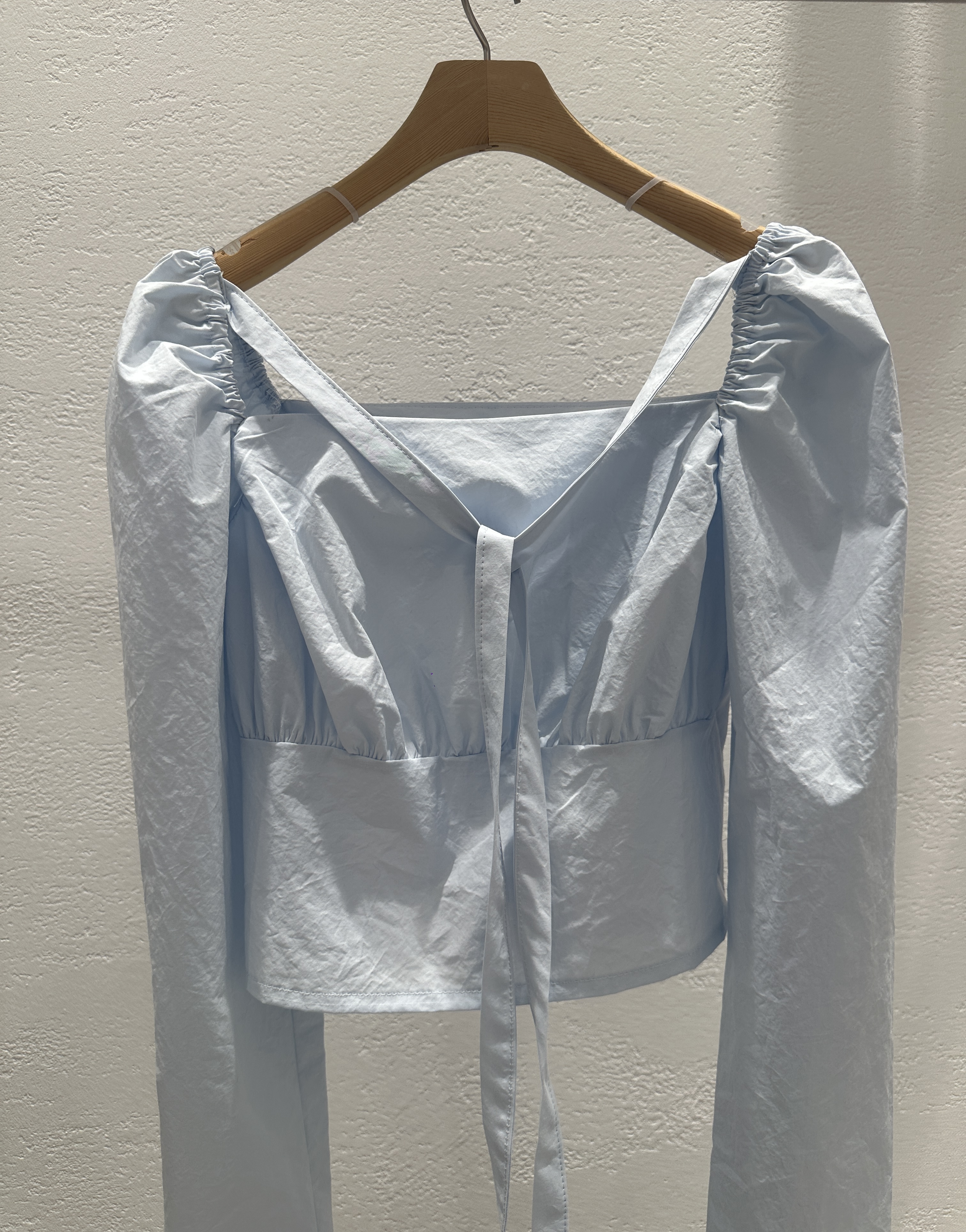 コットンストラップスクエアネックシャーリングスリットパフスリーブクロップド長袖無地ブラウス | 詳細画像12