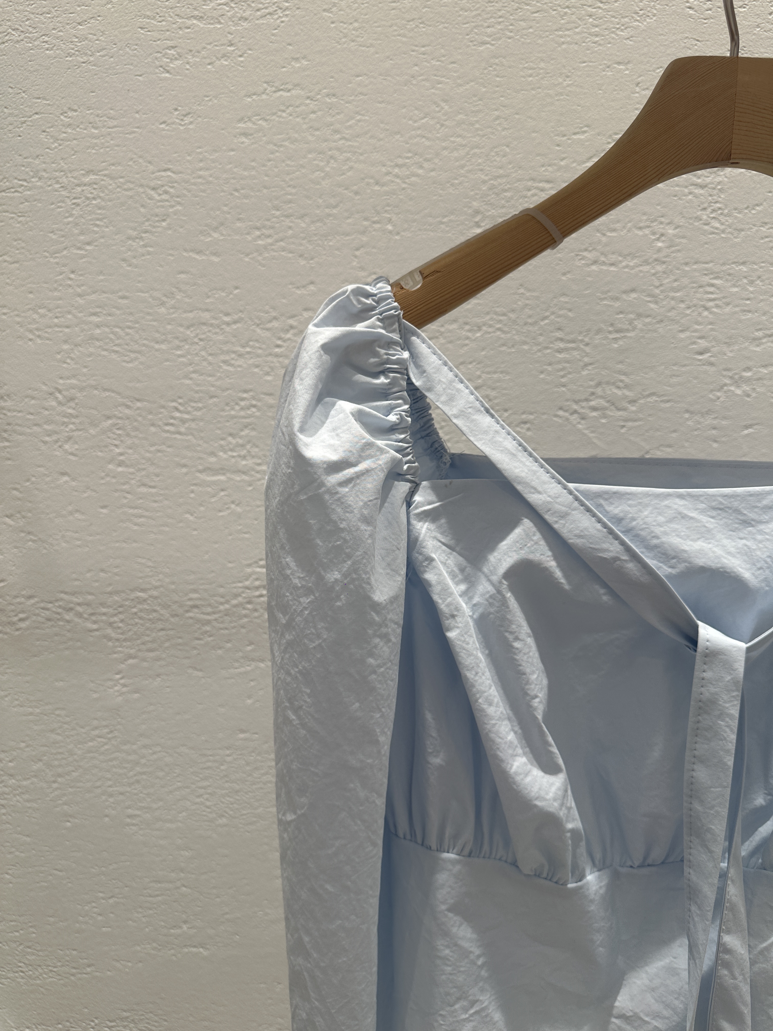 コットンストラップスクエアネックシャーリングスリットパフスリーブクロップド長袖無地ブラウス | 詳細画像13