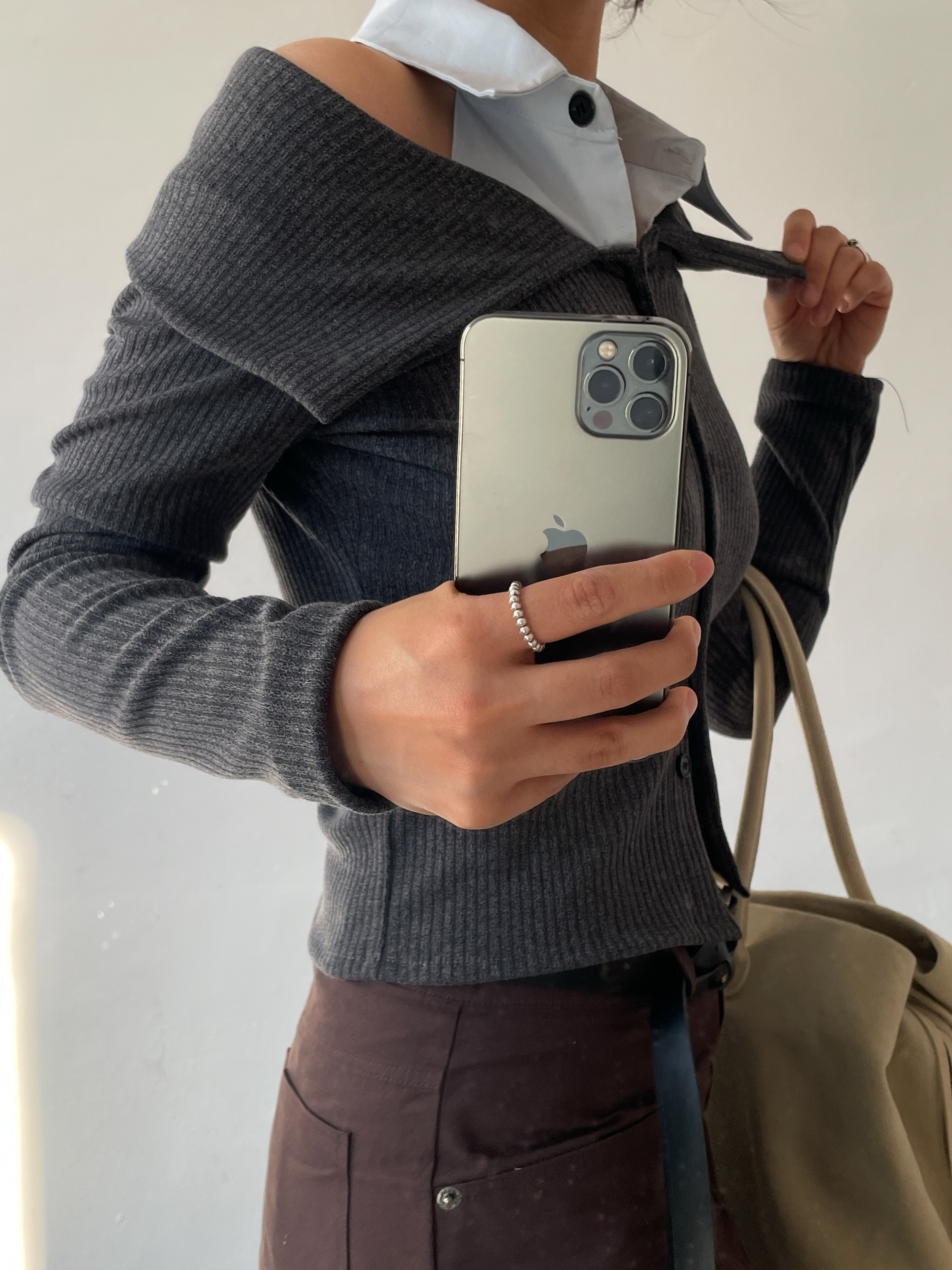 リブボタンオフショルダーセーラーカラークロップドレイヤード風長袖配色ブラウス | 詳細画像2