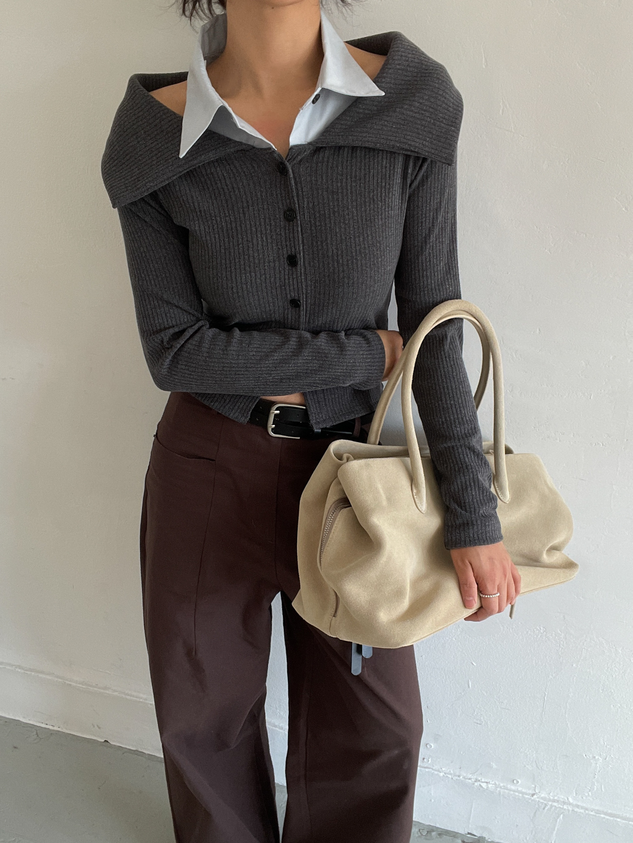 リブボタンオフショルダーセーラーカラークロップドレイヤード風長袖配色ブラウス | 詳細画像4