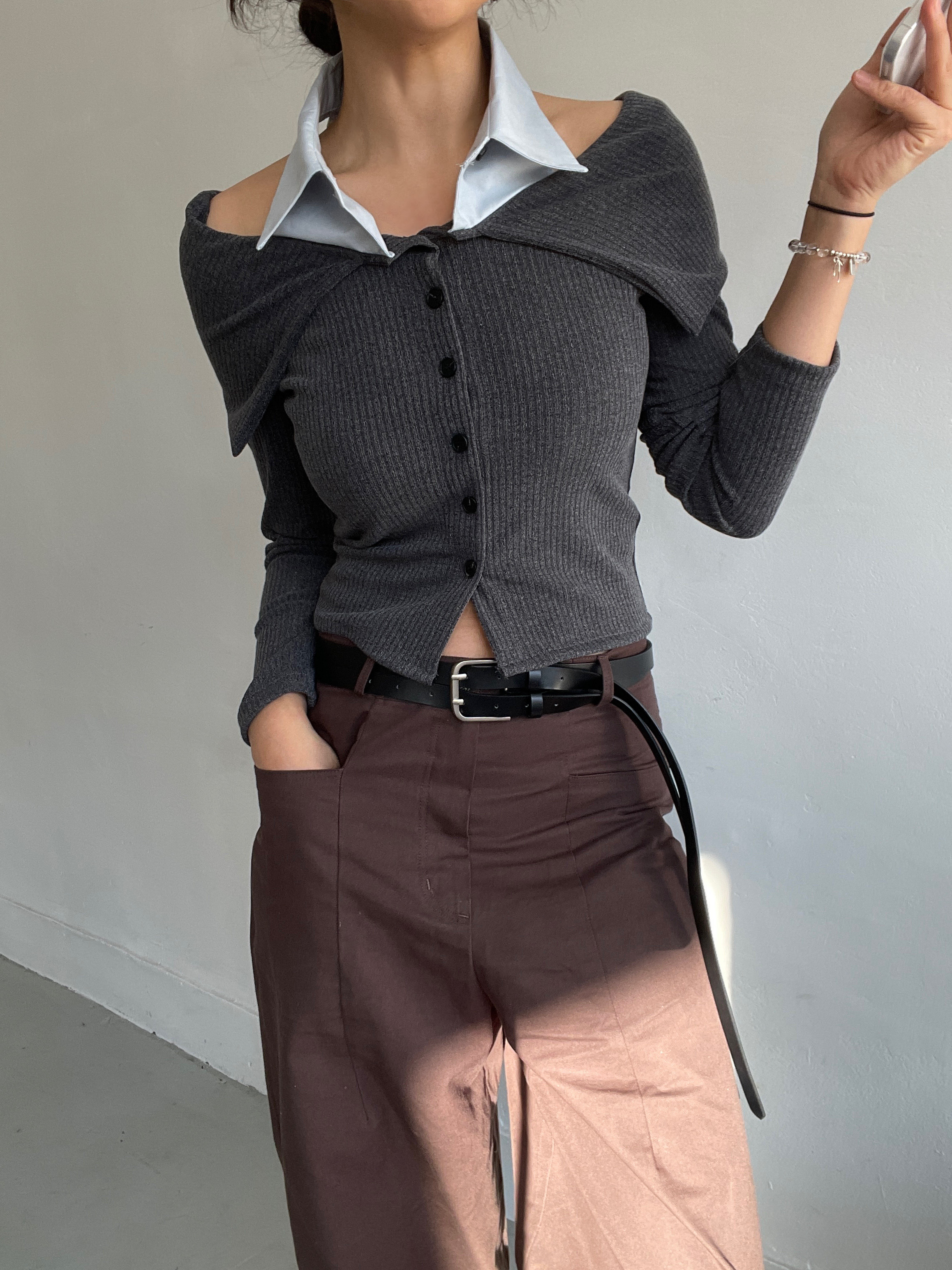 リブボタンオフショルダーセーラーカラークロップドレイヤード風長袖配色ブラウス | 詳細画像7