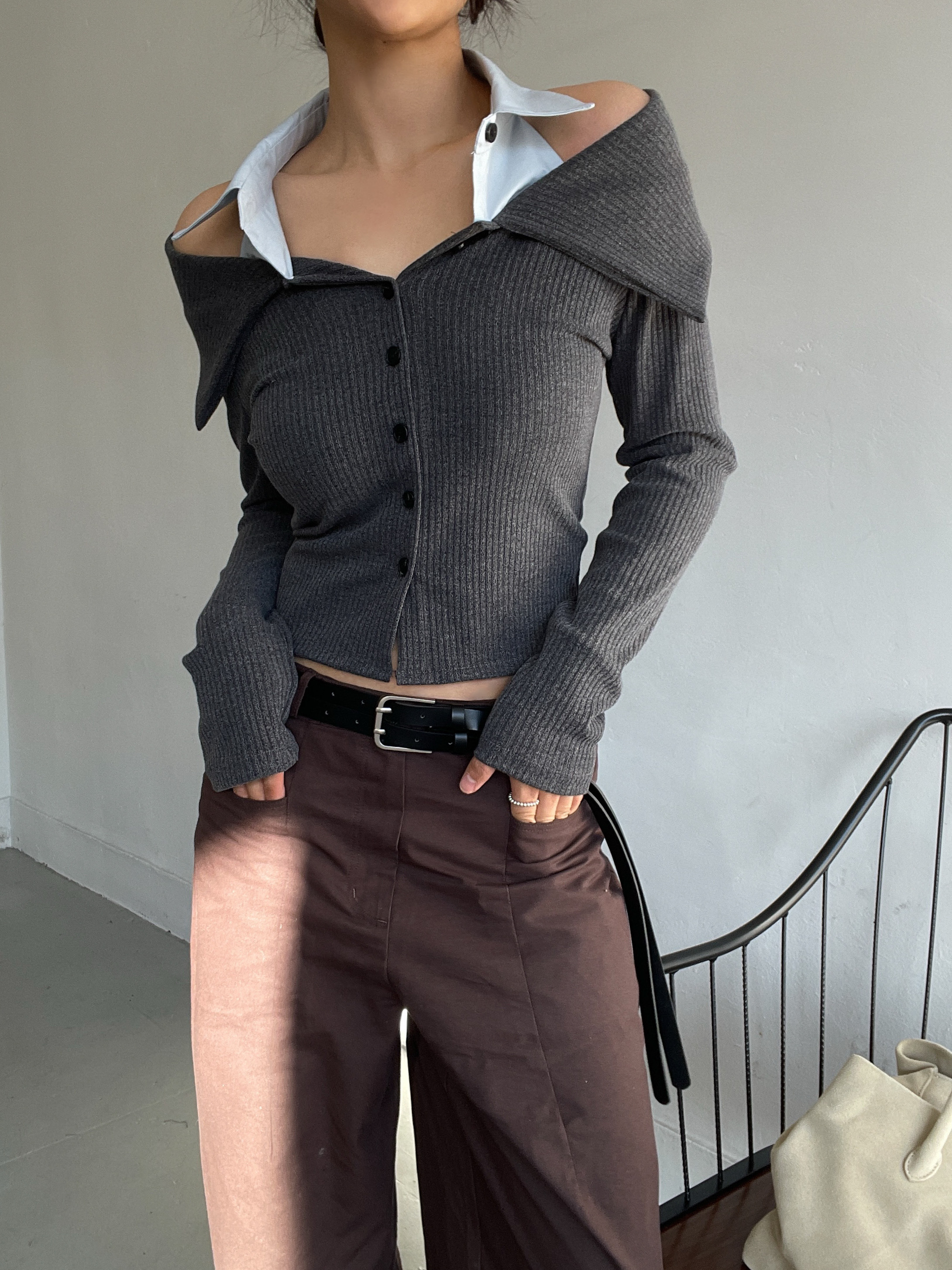 リブボタンオフショルダーセーラーカラークロップドレイヤード風長袖配色ブラウス | 詳細画像8