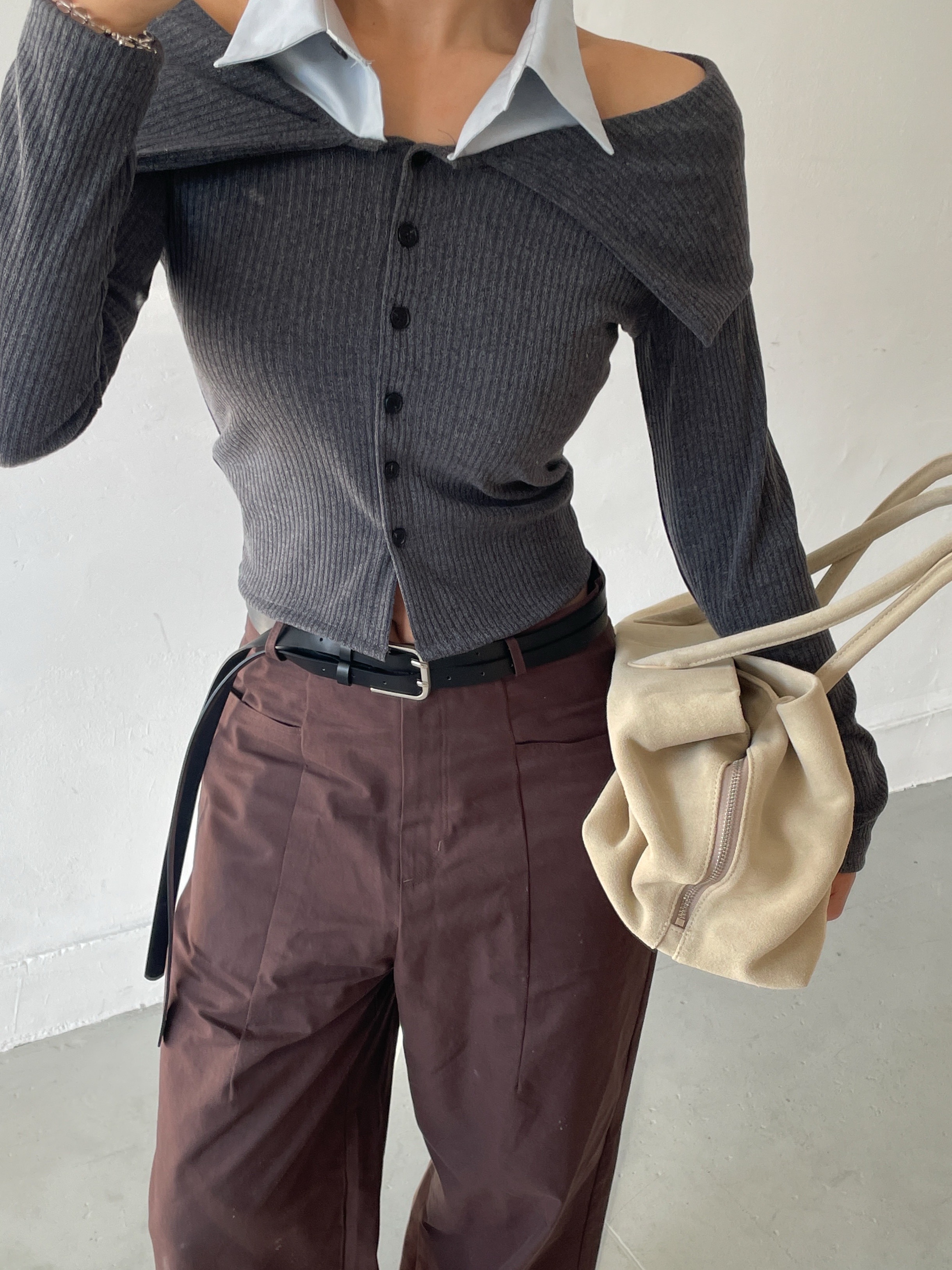 リブボタンオフショルダーセーラーカラークロップドレイヤード風長袖配色ブラウス | 詳細画像13