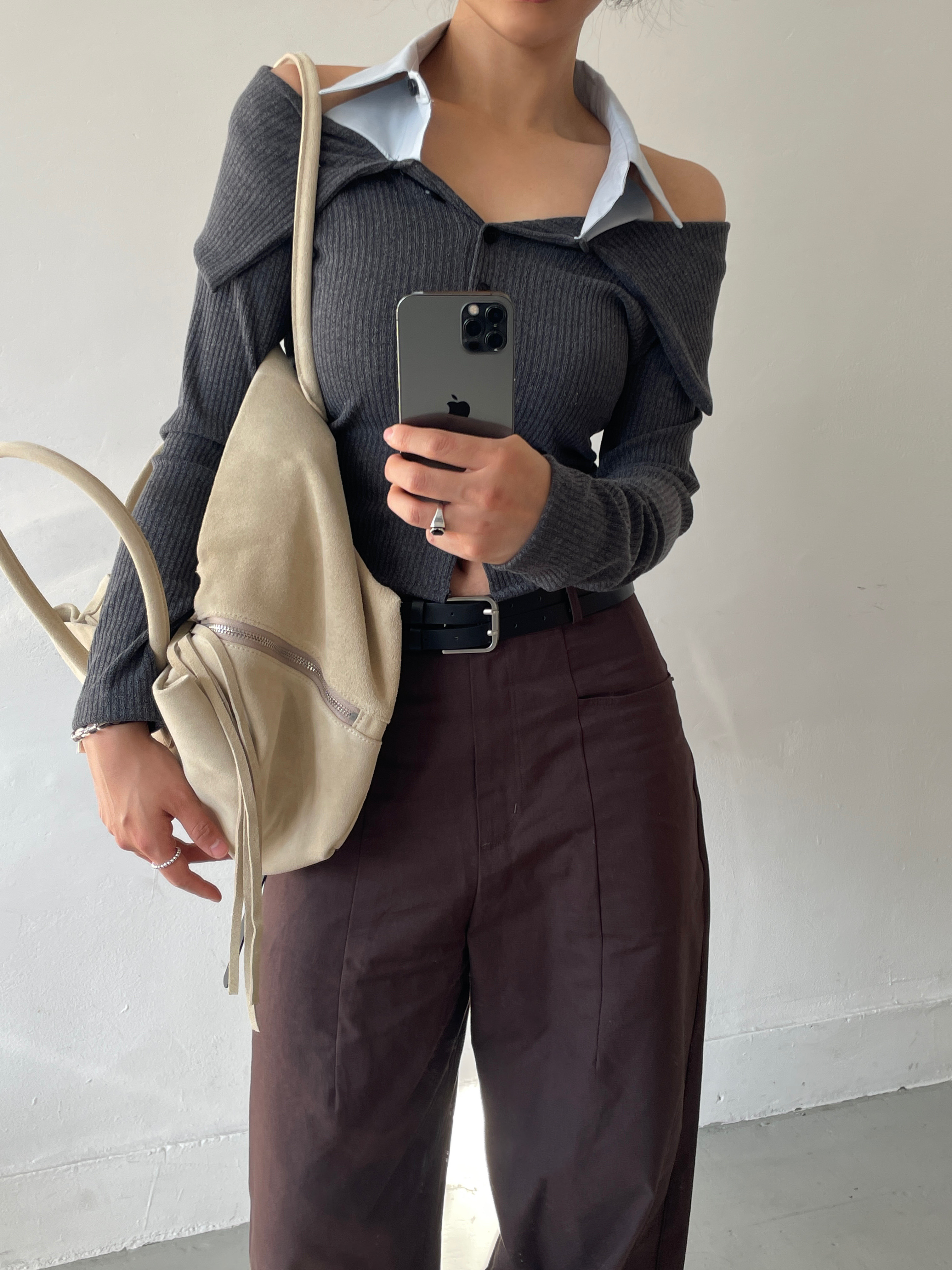 リブボタンオフショルダーセーラーカラークロップドレイヤード風長袖配色ブラウス | 詳細画像16