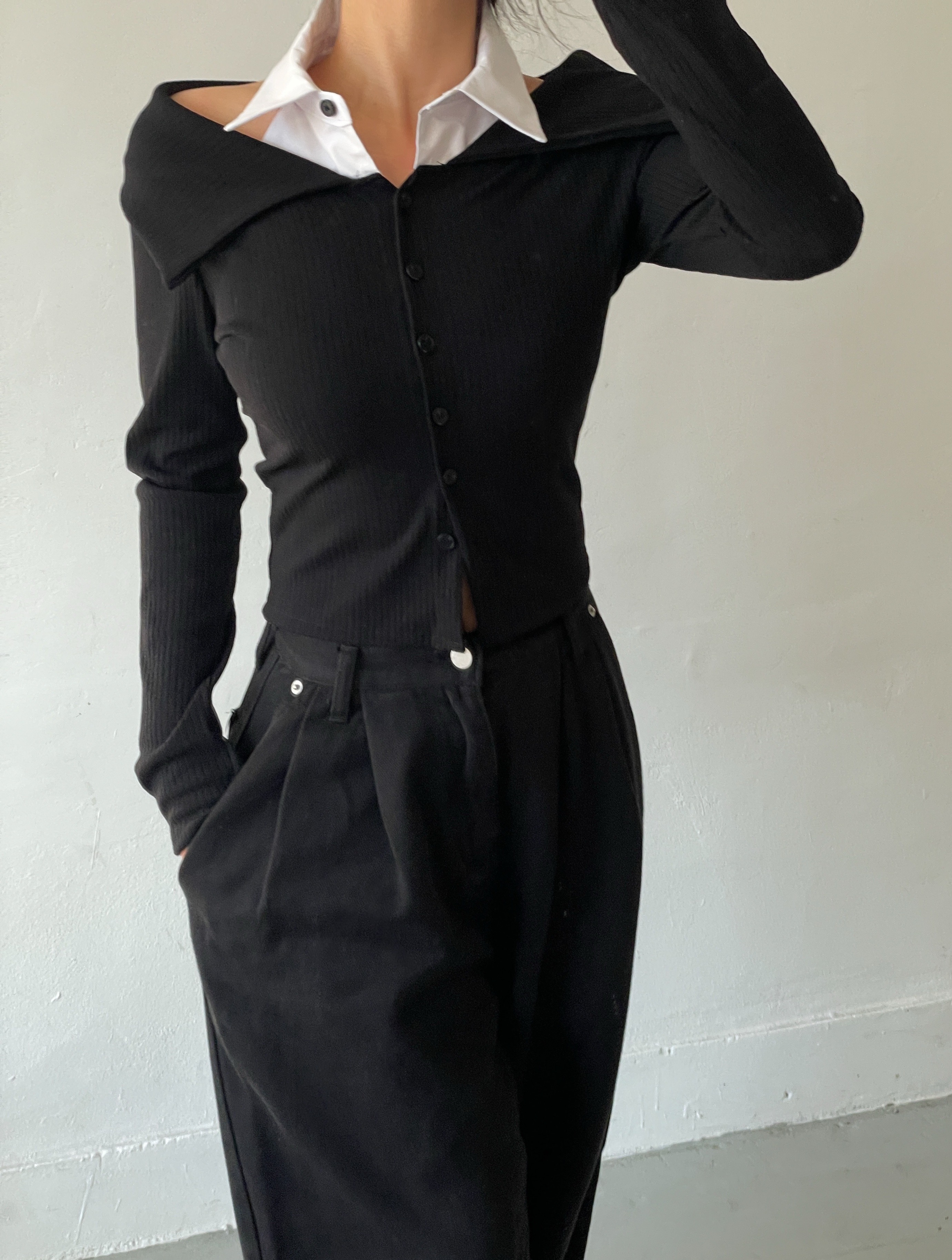 リブボタンオフショルダーセーラーカラークロップドレイヤード風長袖配色ブラウス | 詳細画像19