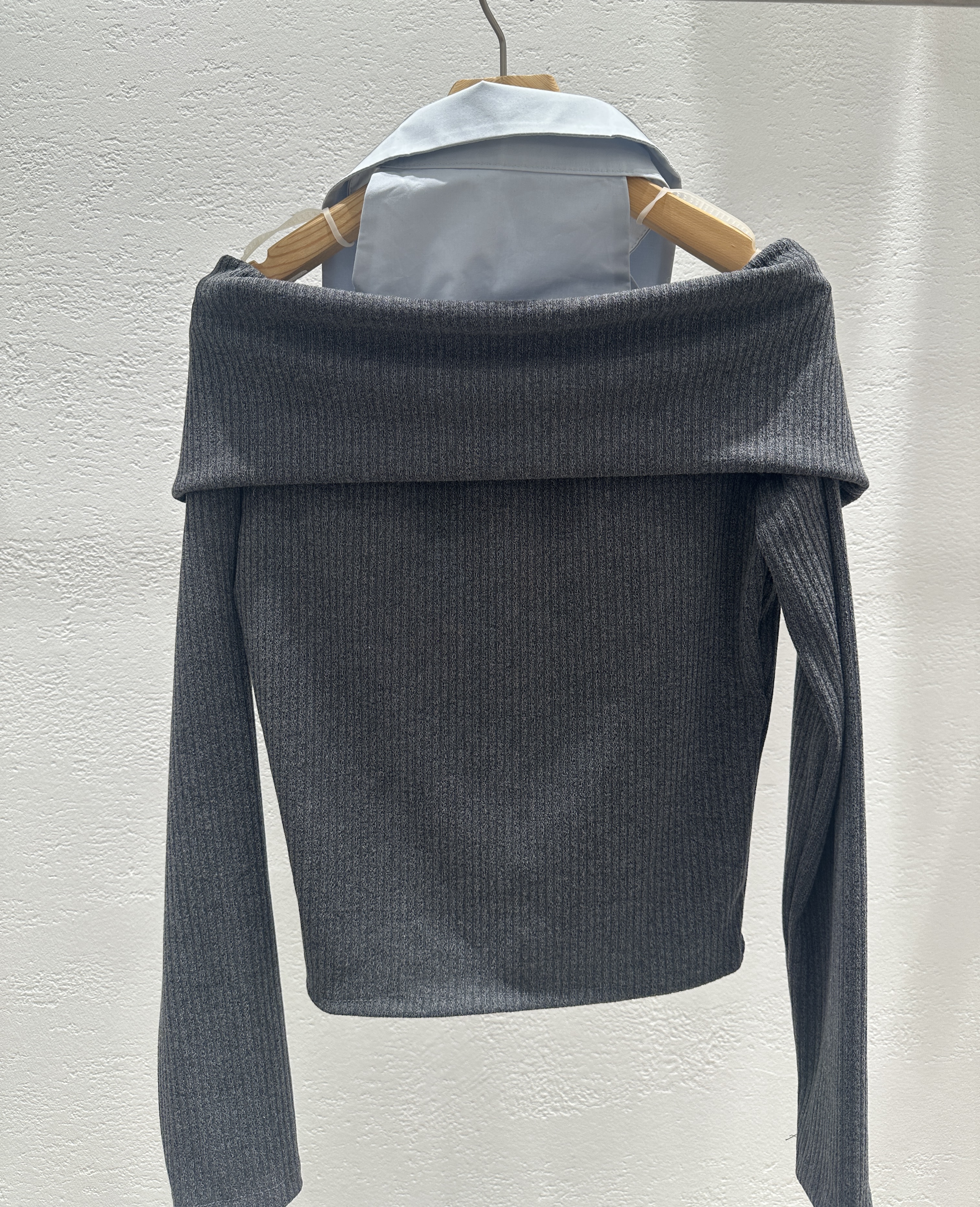 リブボタンオフショルダーセーラーカラークロップドレイヤード風長袖配色ブラウス | 詳細画像21