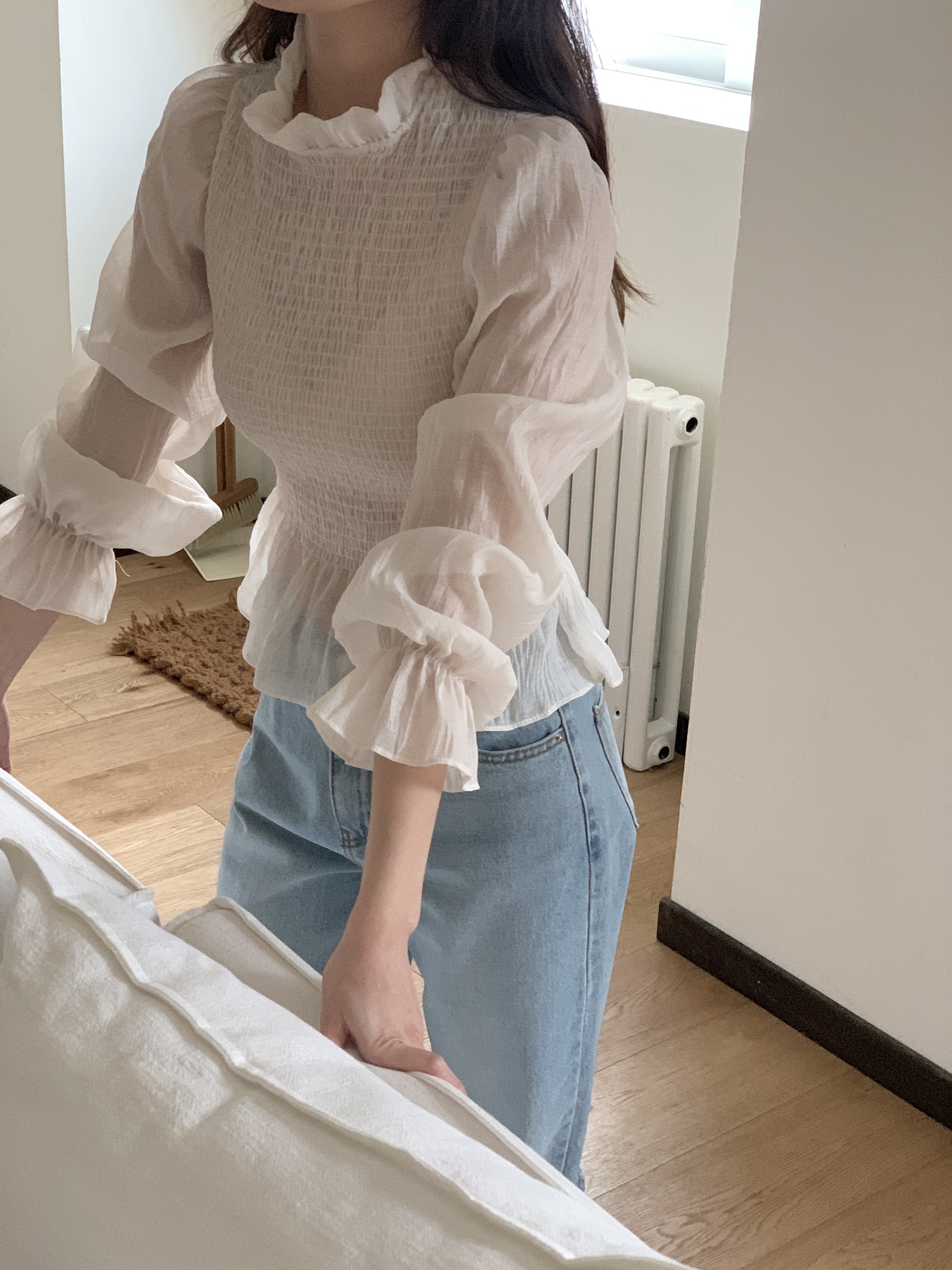 メロウシャーリングパフスリーブベルスリーブ長袖セミクロップドフリル ネックブラウス | 詳細画像5