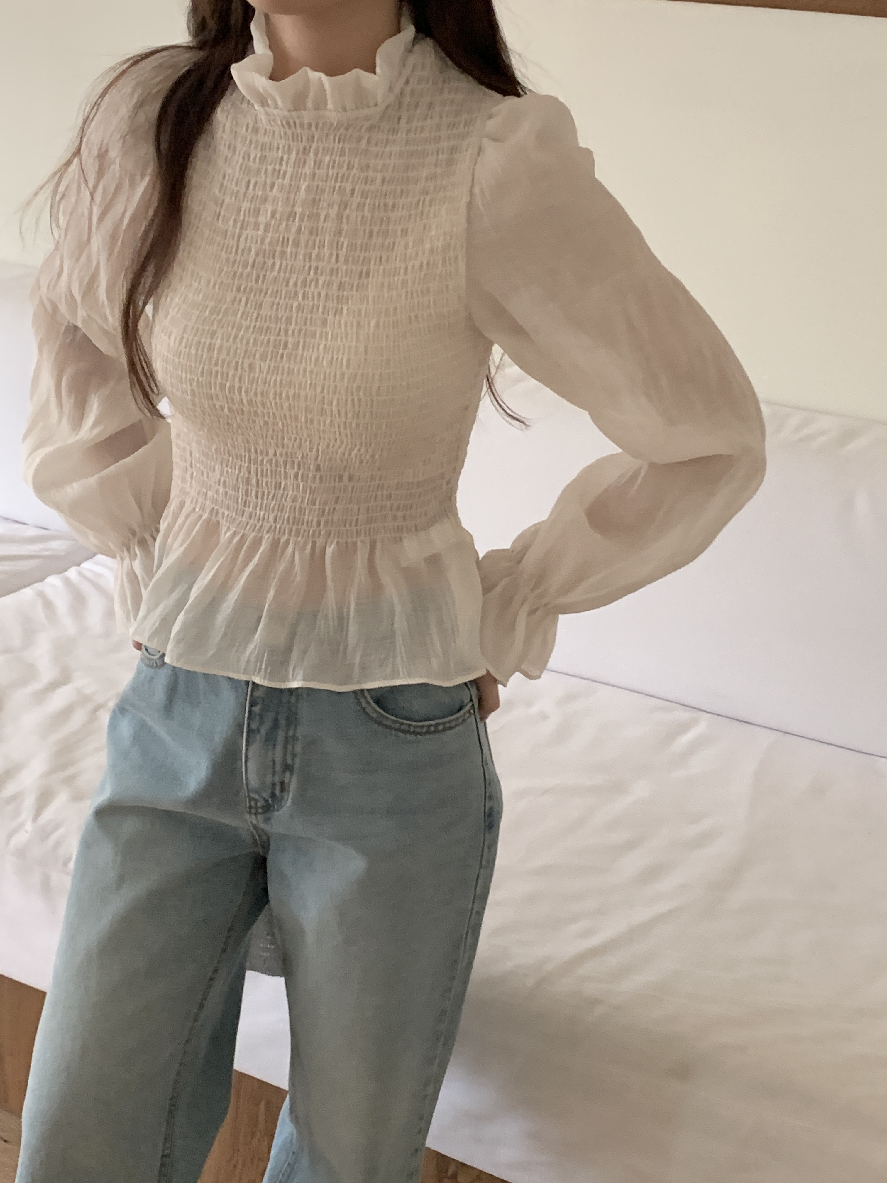 メロウシャーリングパフスリーブベルスリーブ長袖セミクロップドフリル ネックブラウス | 詳細画像16