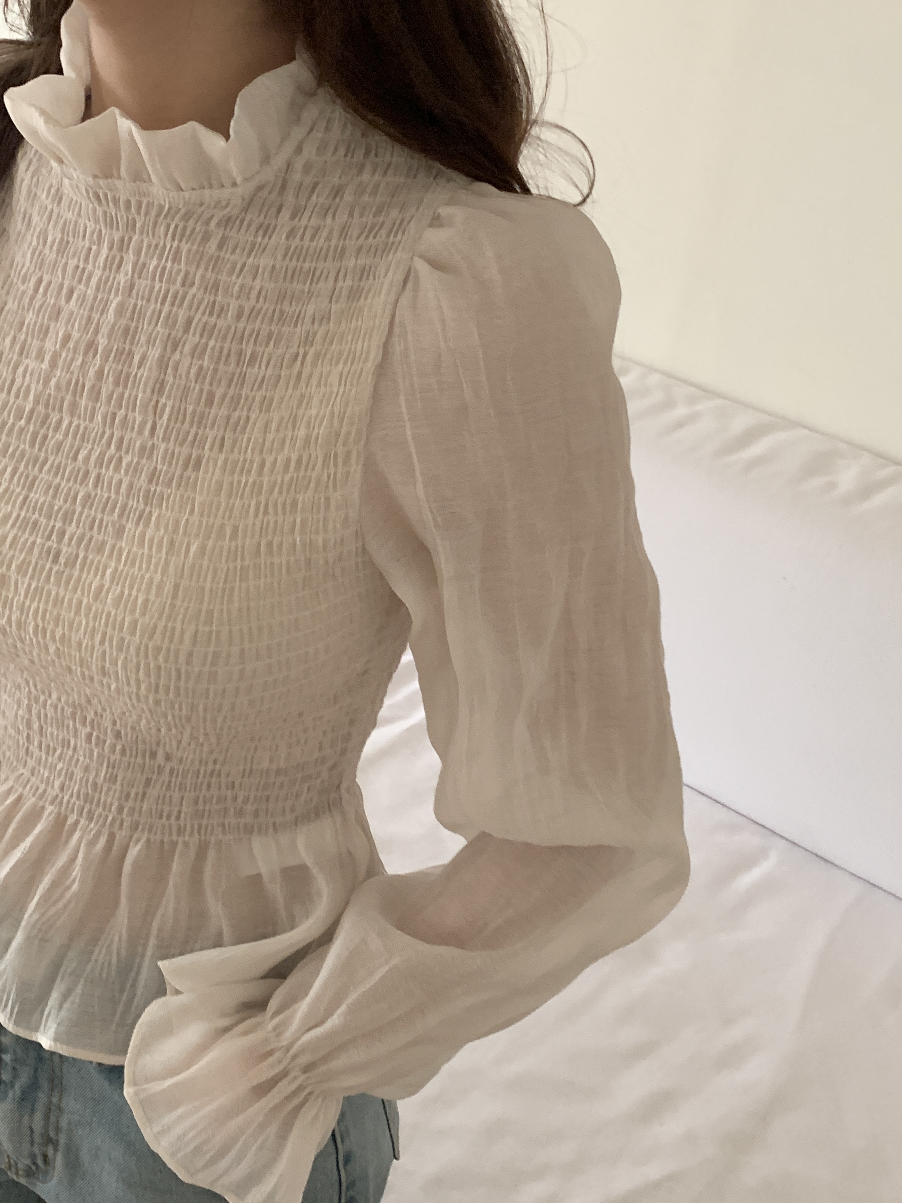 メロウシャーリングパフスリーブベルスリーブ長袖セミクロップドフリル ネックブラウス | 詳細画像17