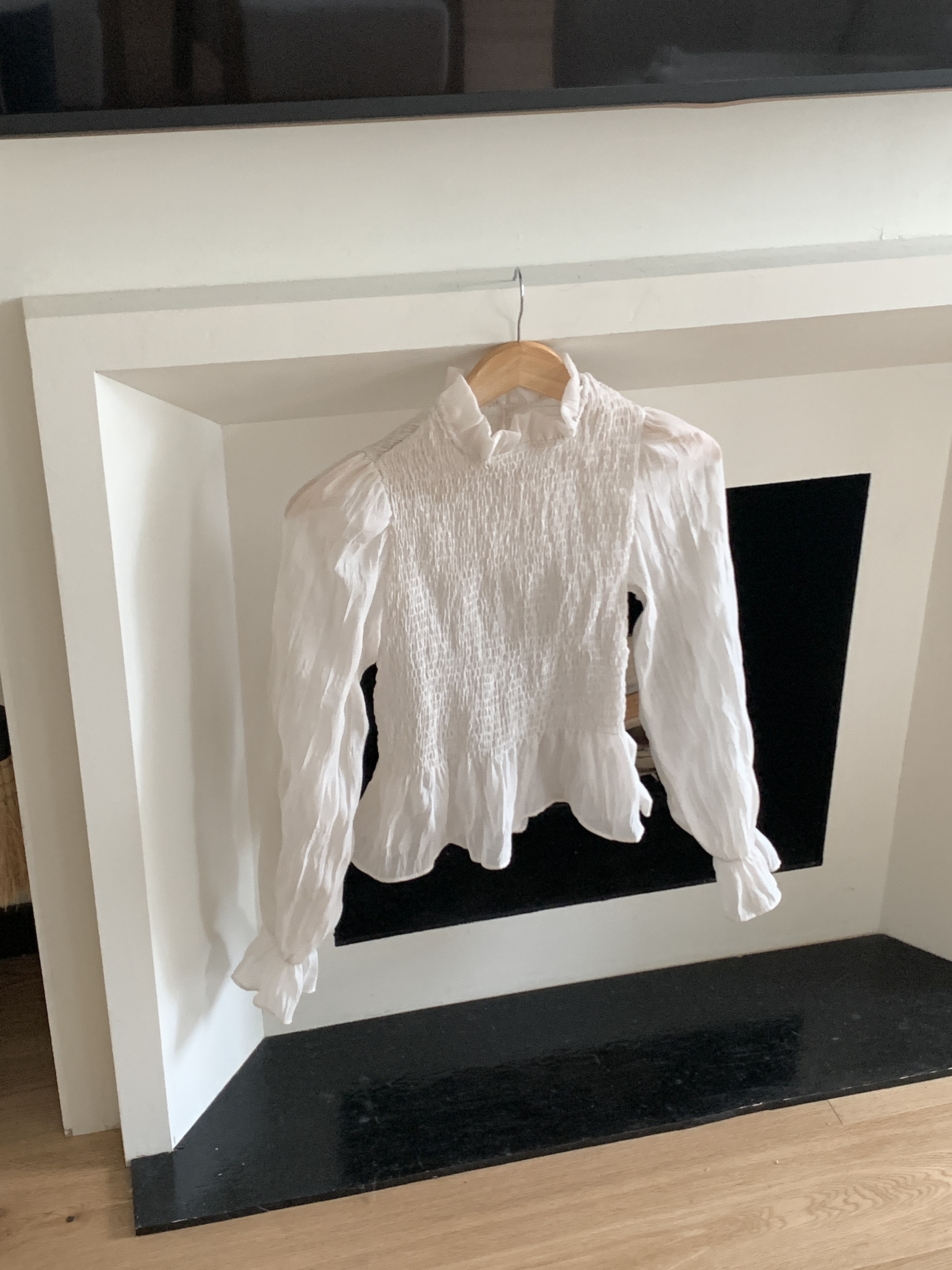 メロウシャーリングパフスリーブベルスリーブ長袖セミクロップドフリル ネックブラウス | 詳細画像21