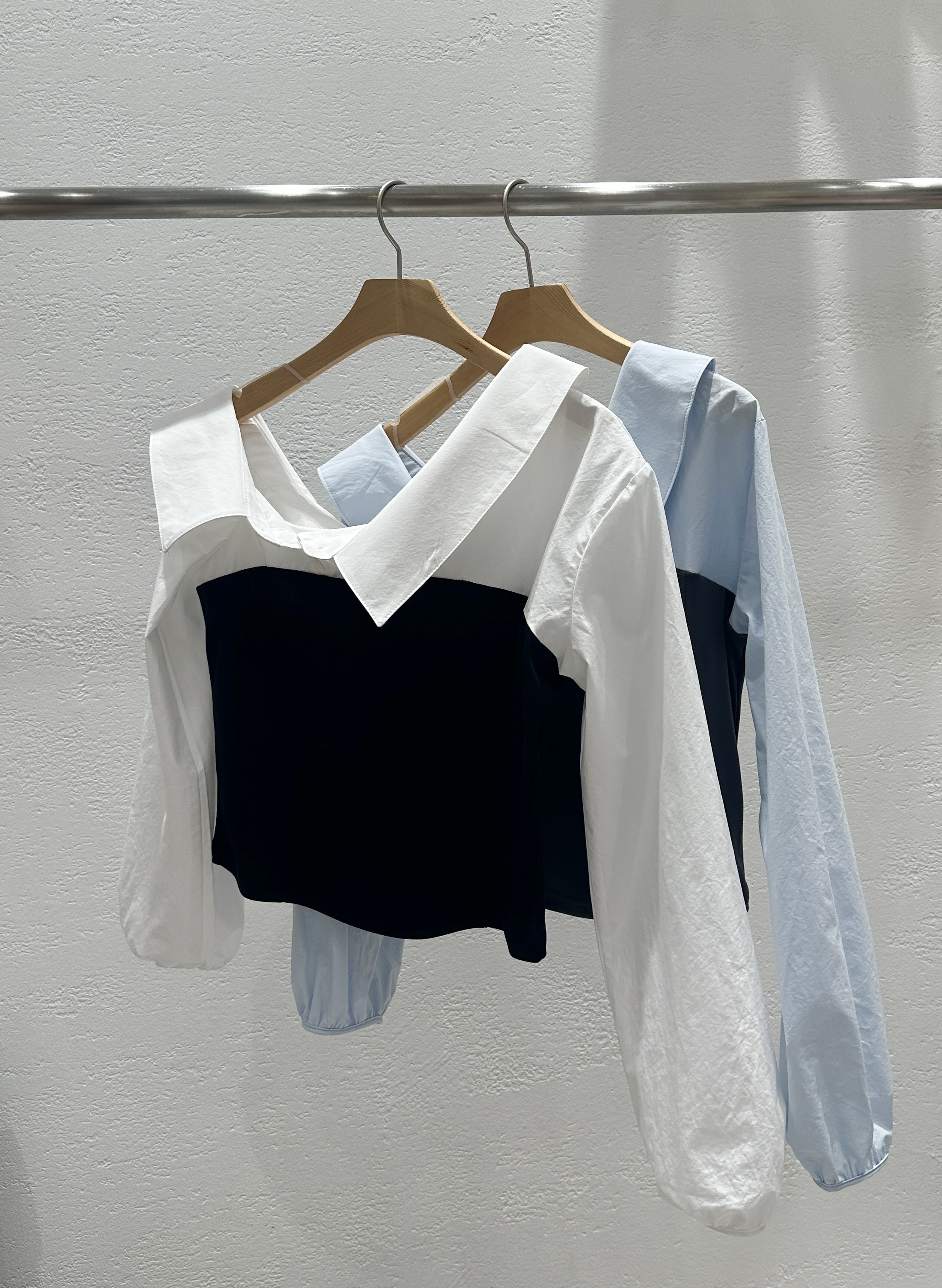 ワンショルダーパフスリーブクロップドレイヤード風アンバランス長袖配色ブラウス | 詳細画像17