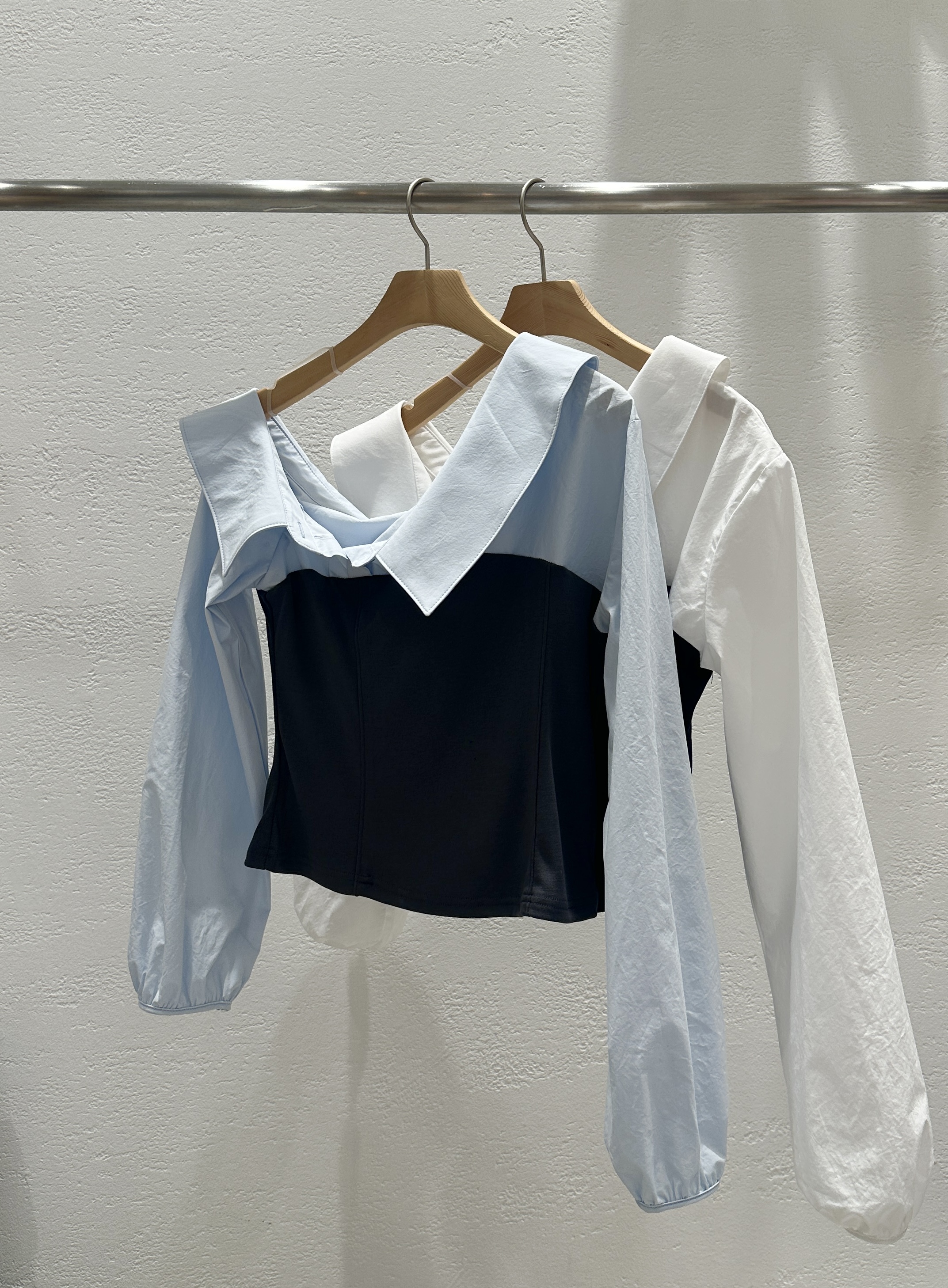 ワンショルダーパフスリーブクロップドレイヤード風アンバランス長袖配色ブラウス | 詳細画像18