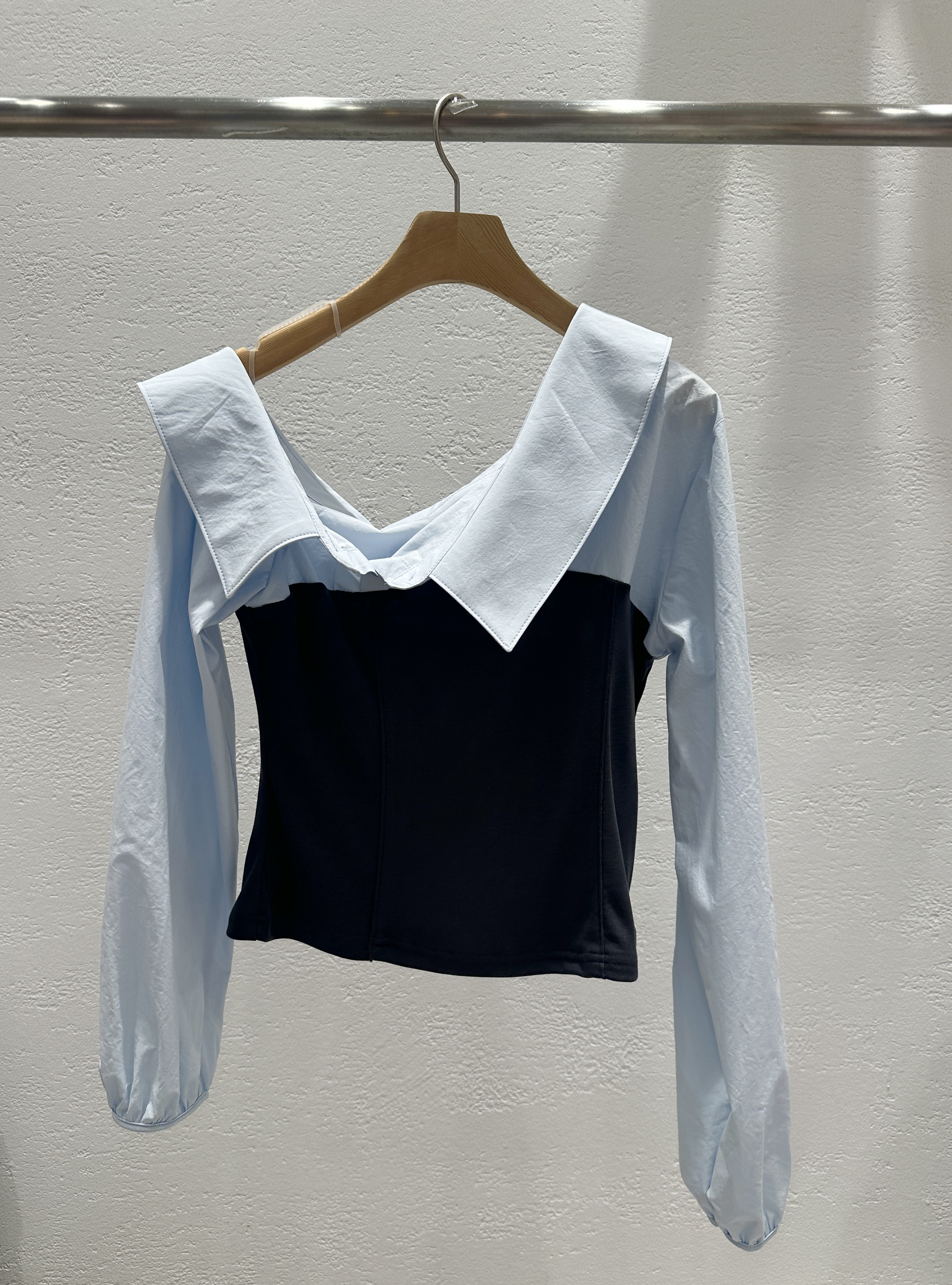 ワンショルダーパフスリーブクロップドレイヤード風アンバランス長袖配色ブラウス | 詳細画像21