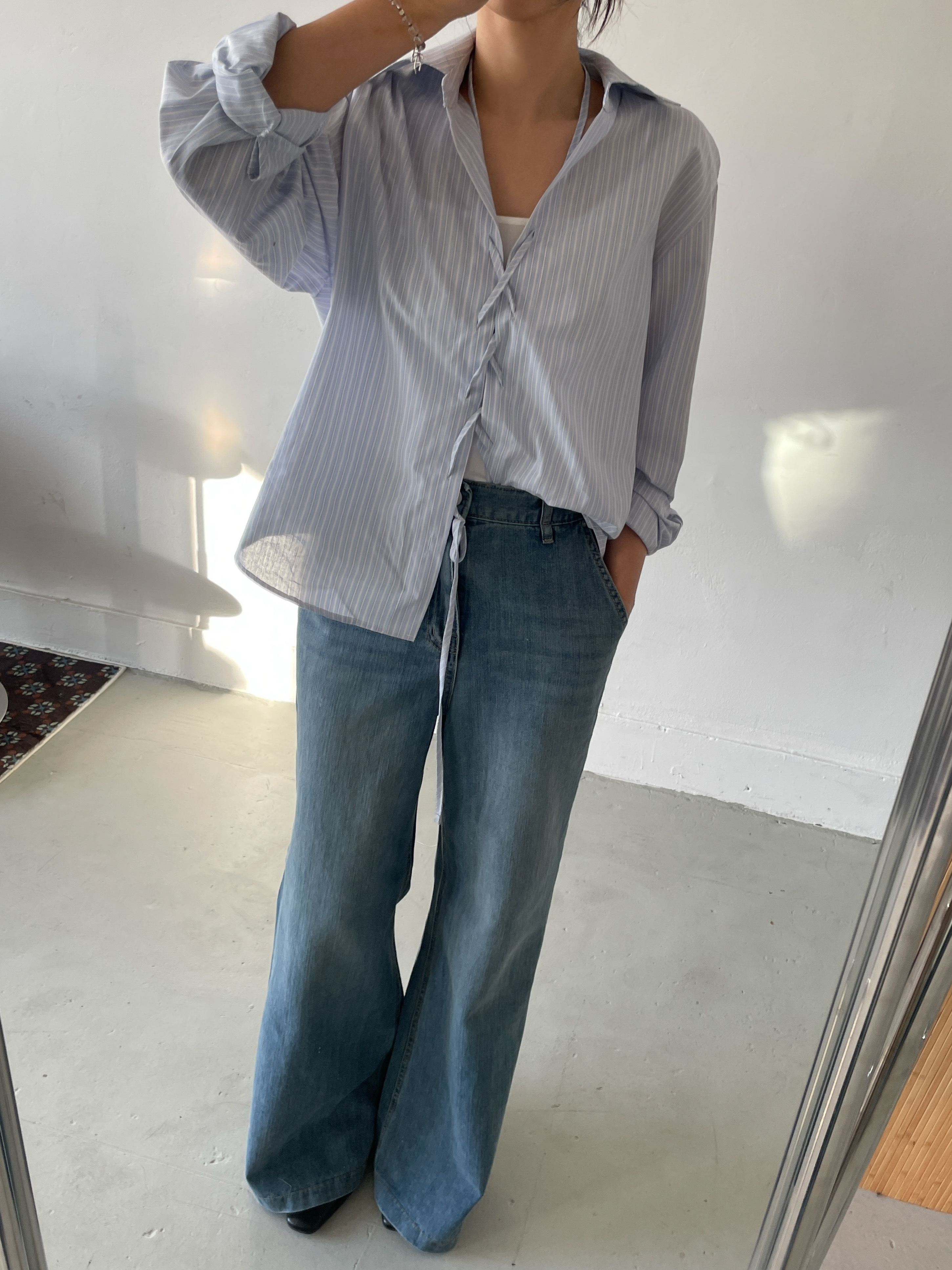 コットンストラップカラーオーバーサイズルーズコサージュストライプシャツ | 詳細画像4