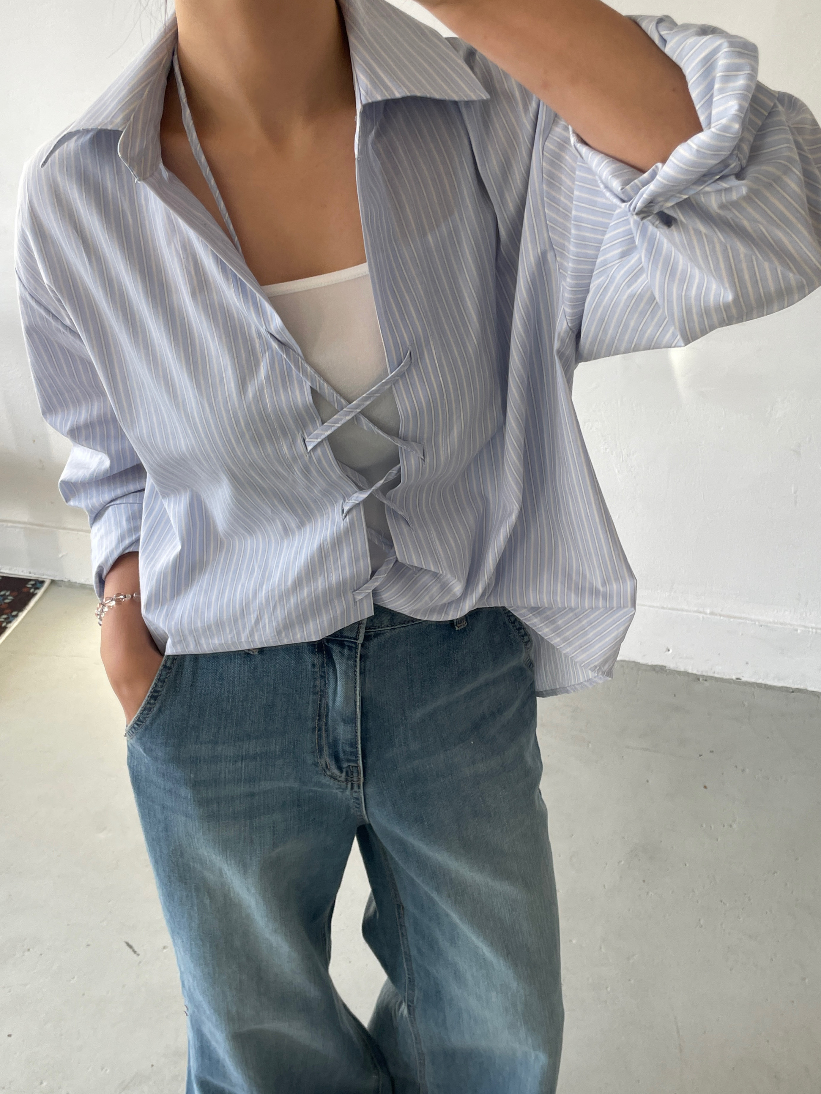 コットンストラップカラーオーバーサイズルーズコサージュストライプシャツ | 詳細画像7