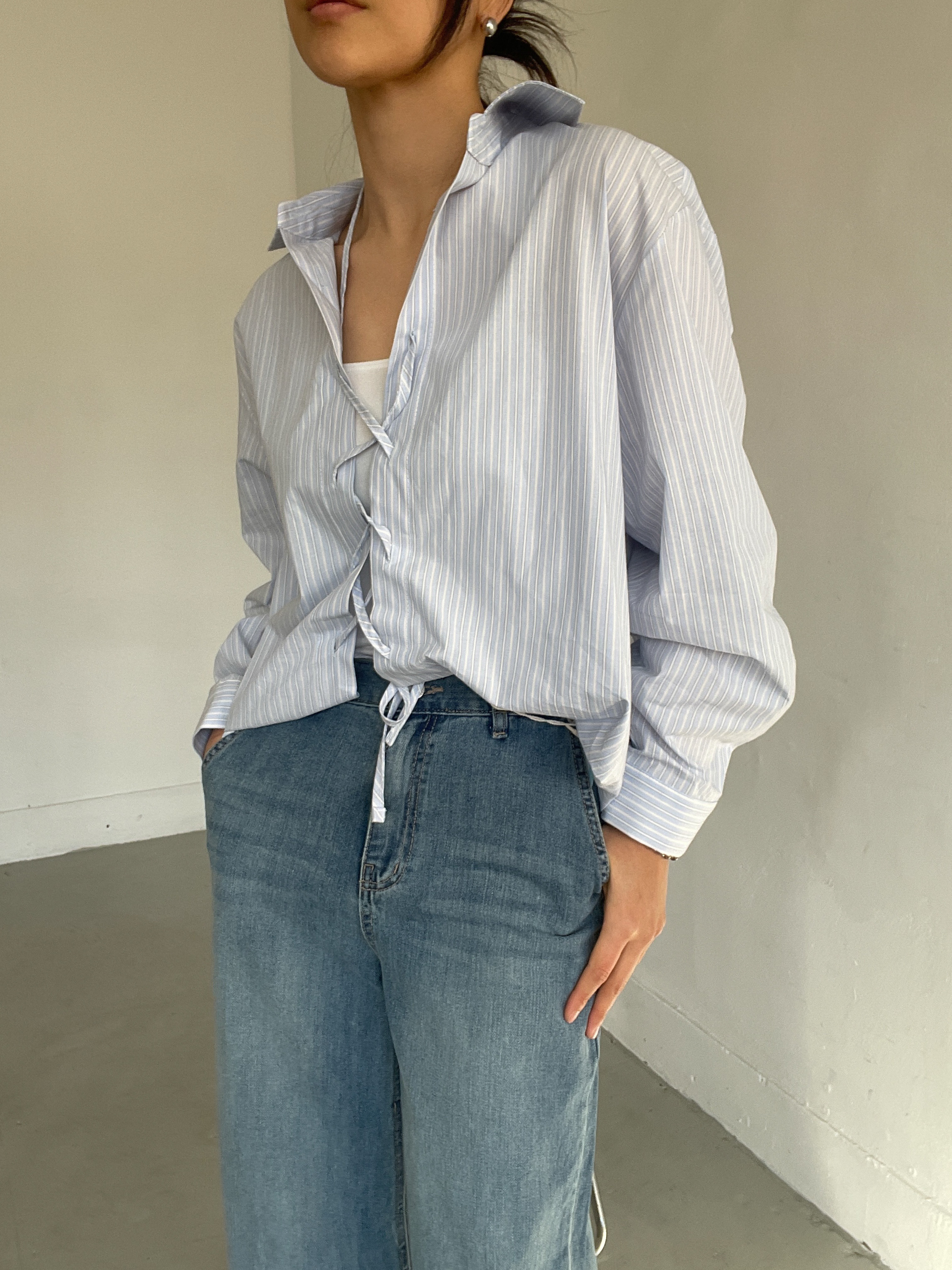 コットンストラップカラーオーバーサイズルーズコサージュストライプシャツ | 詳細画像15