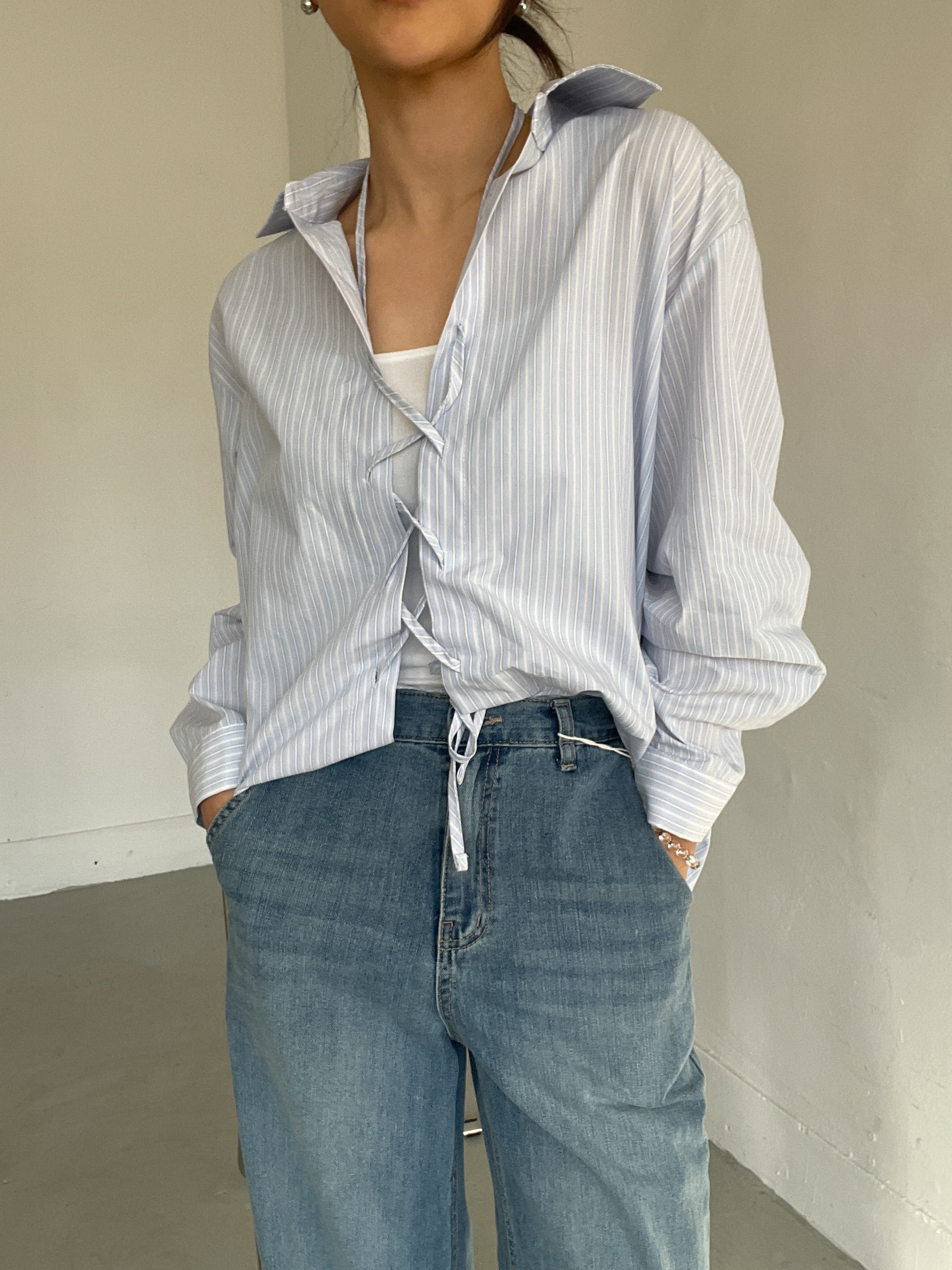 コットンストラップカラーオーバーサイズルーズコサージュストライプシャツ | 詳細画像16