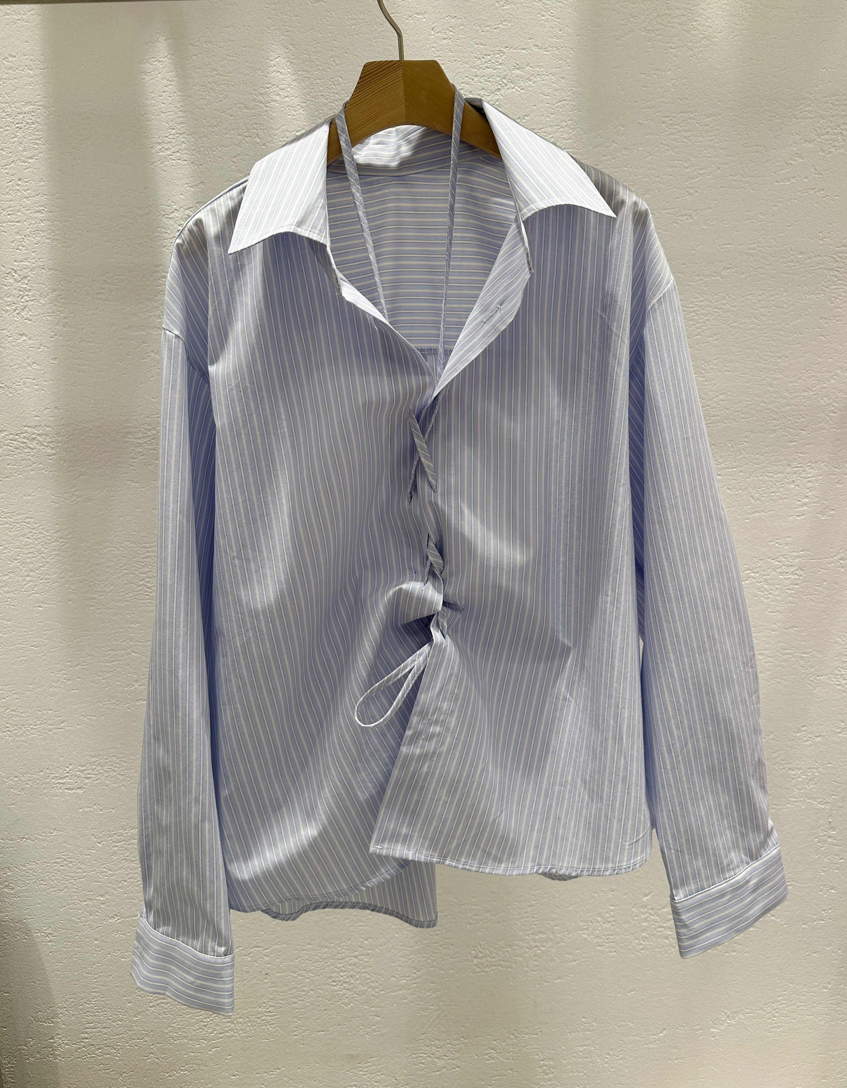 コットンストラップカラーオーバーサイズルーズコサージュストライプシャツ | 詳細画像19